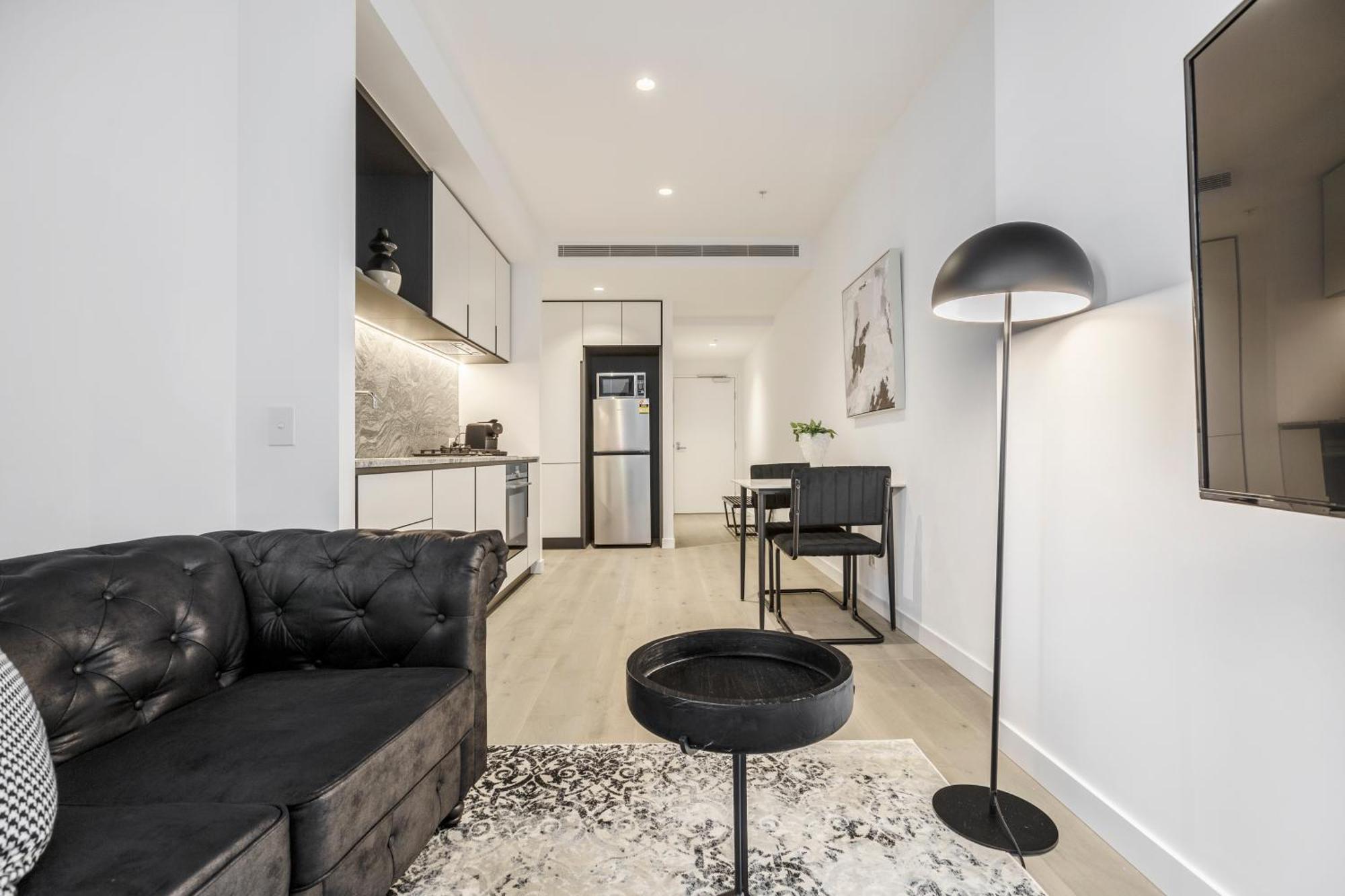 Apartment West Side Boutique 1br Near Shopping Precinct! *