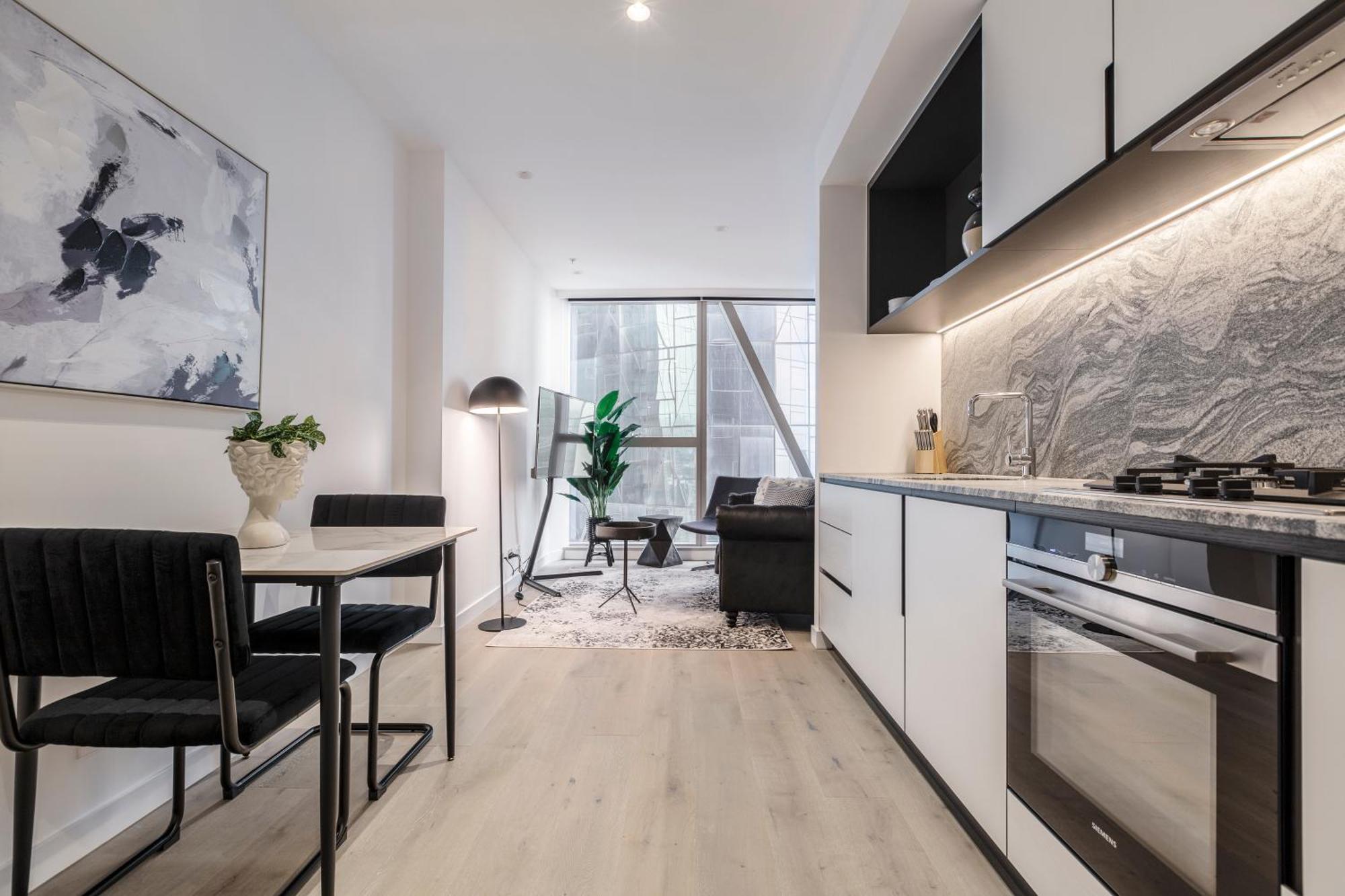 West Side Boutique 1br Near Shopping Precinct! Melbourne