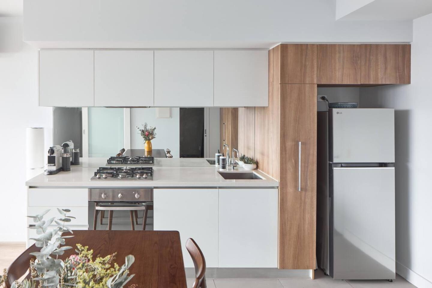 'south Yarra Skyline' A Mid-century Modern *