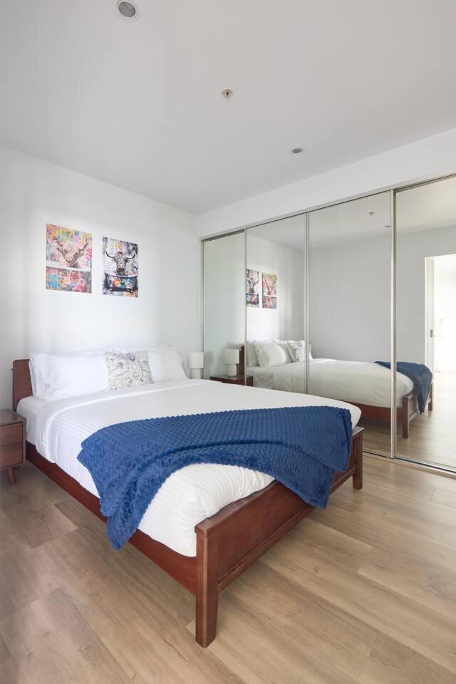 Apartment 'south Yarra Skyline' A Mid-century Modern