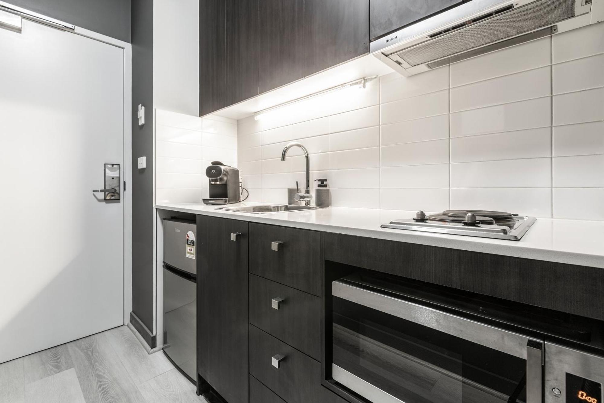 Moody & Charming Rm In Downtown Apartment Melbourne