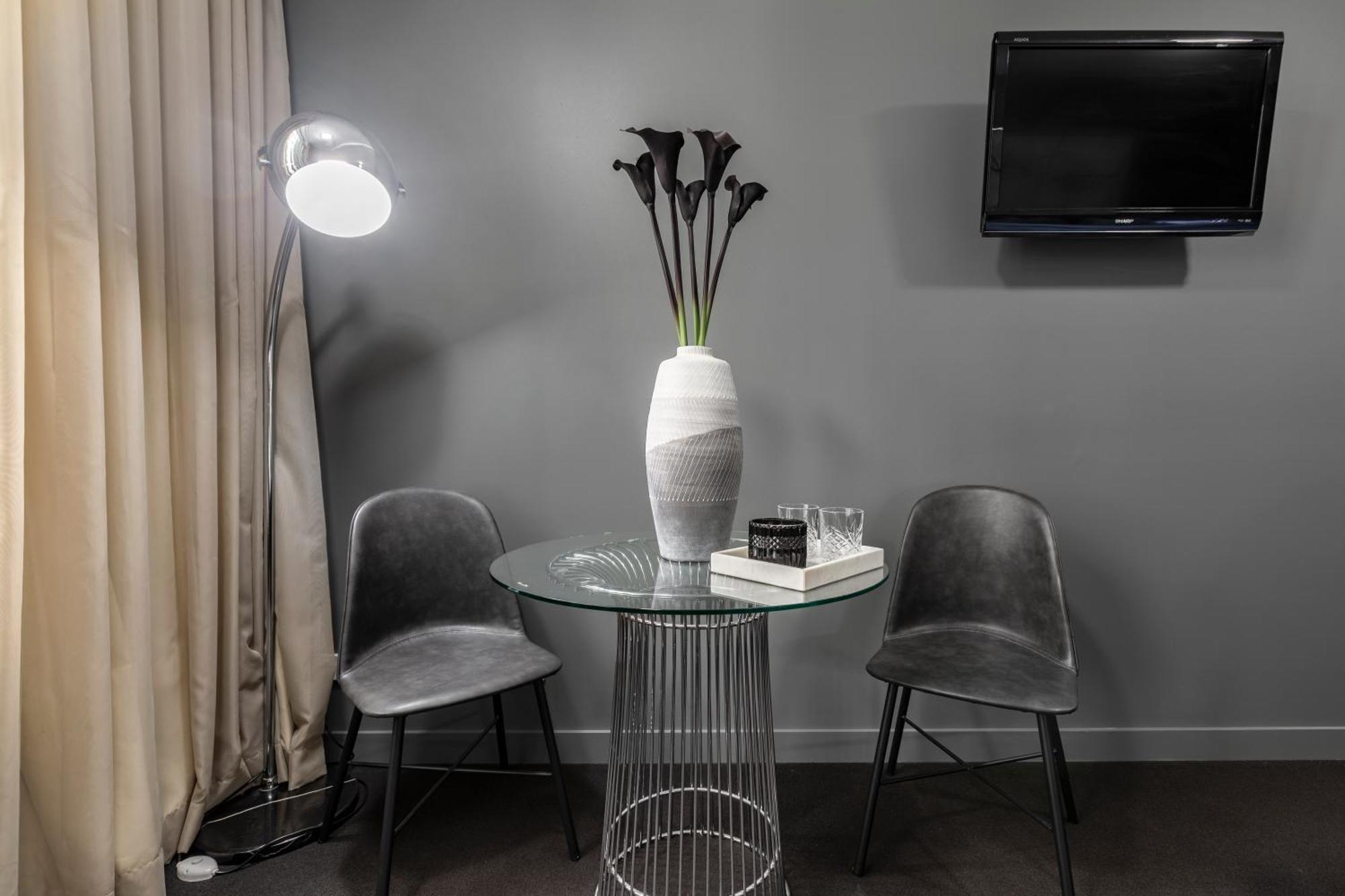 Moody & Charming Rm In Downtown * Melbourne