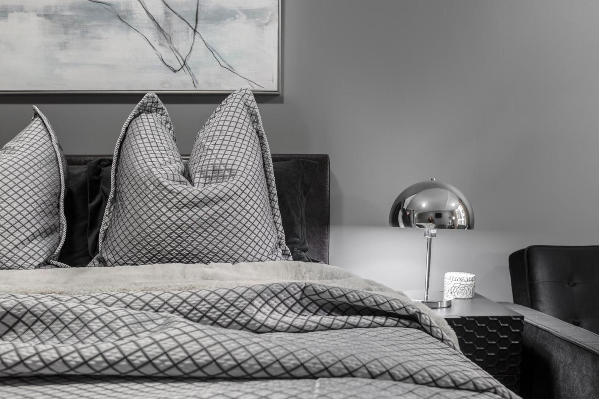 Moody & Charming Rm In Downtown * Melbourne