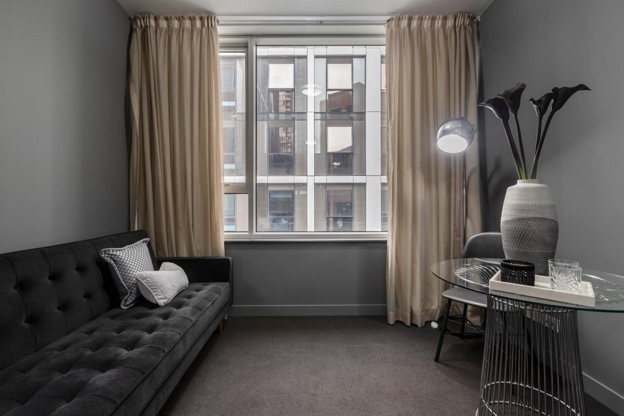 Moody & Charming Rm In Downtown Apartment Melbourne