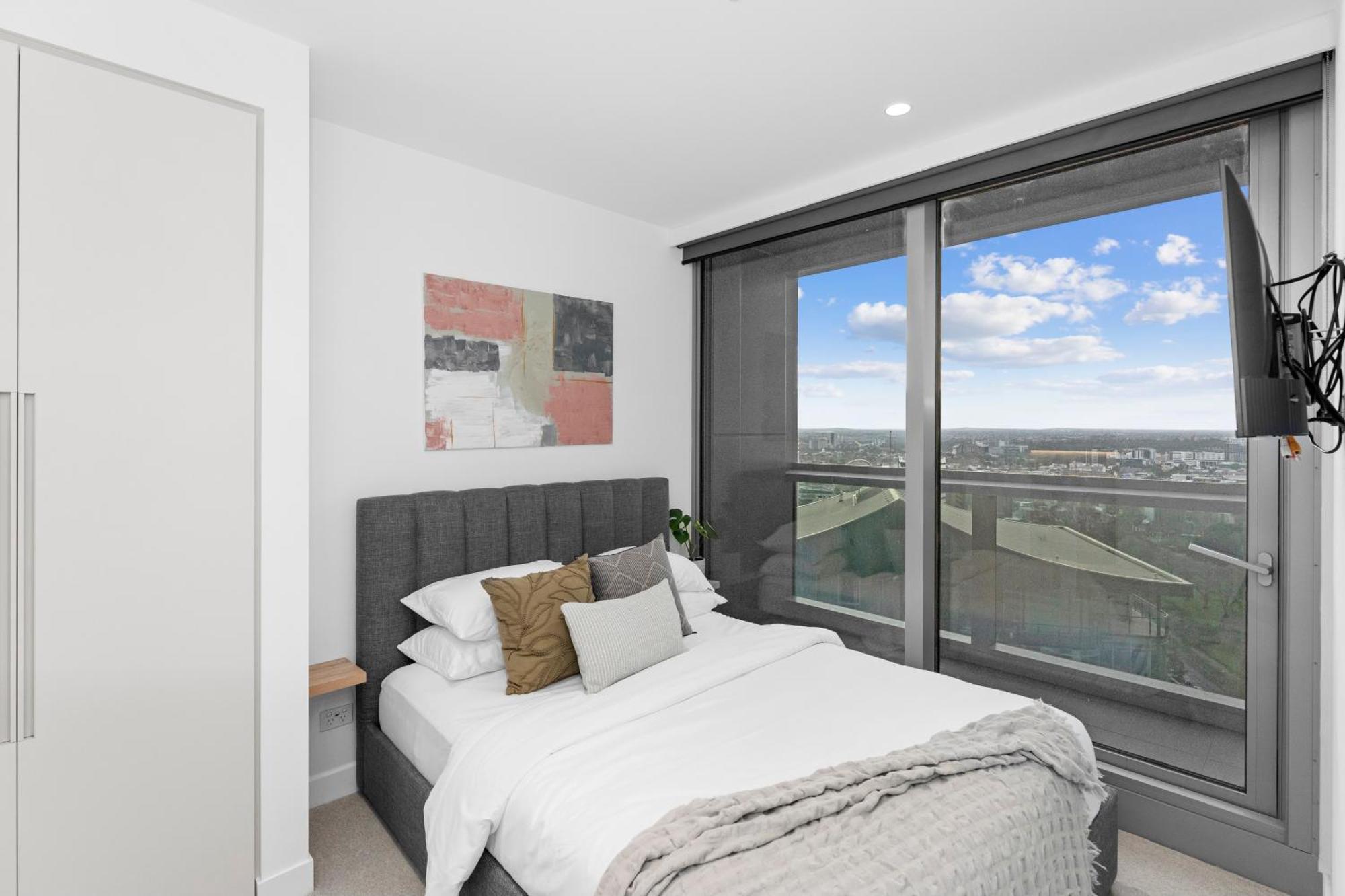 Luxury 2br 2tb *
