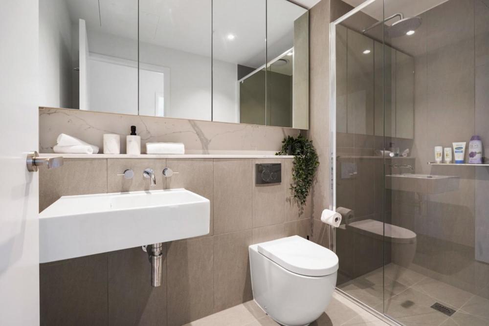 A Comfortable Awaits In Southbank Apartment