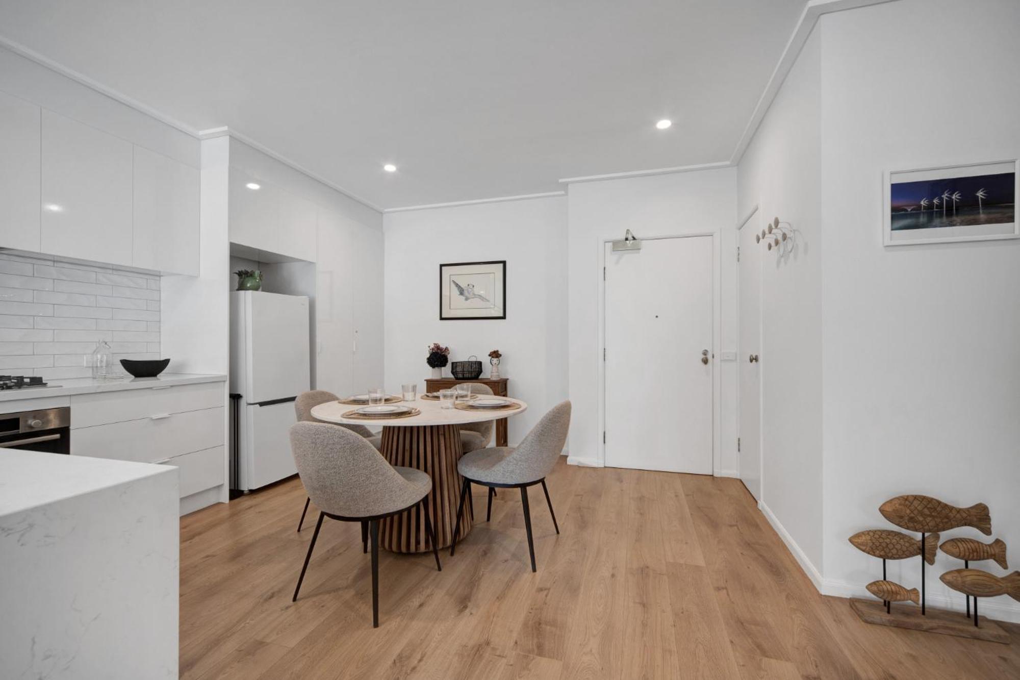 Apartment Classy Beachside Unit With Parking And Gym