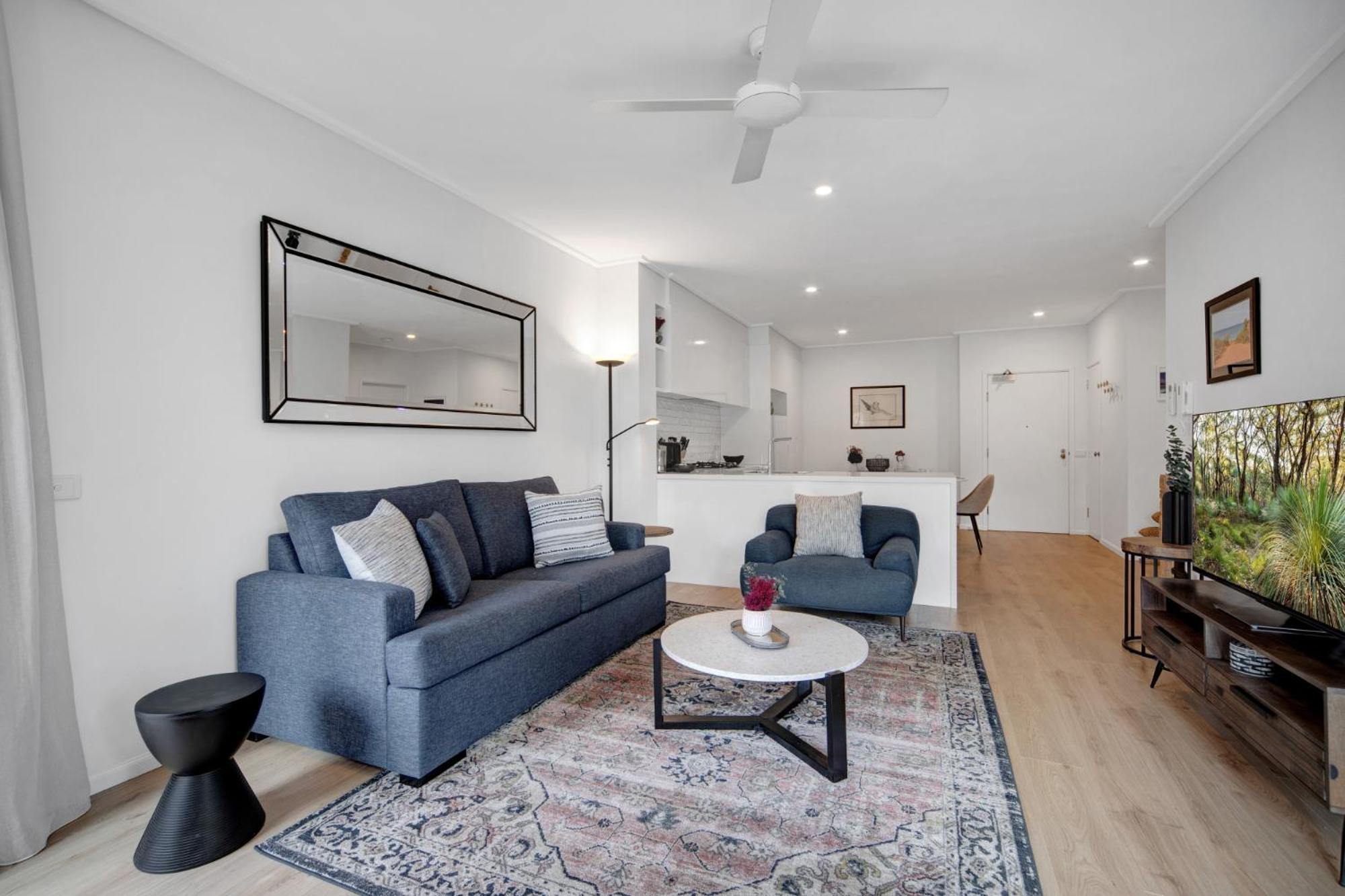 Classy Beachside Unit With Parking And Gym *