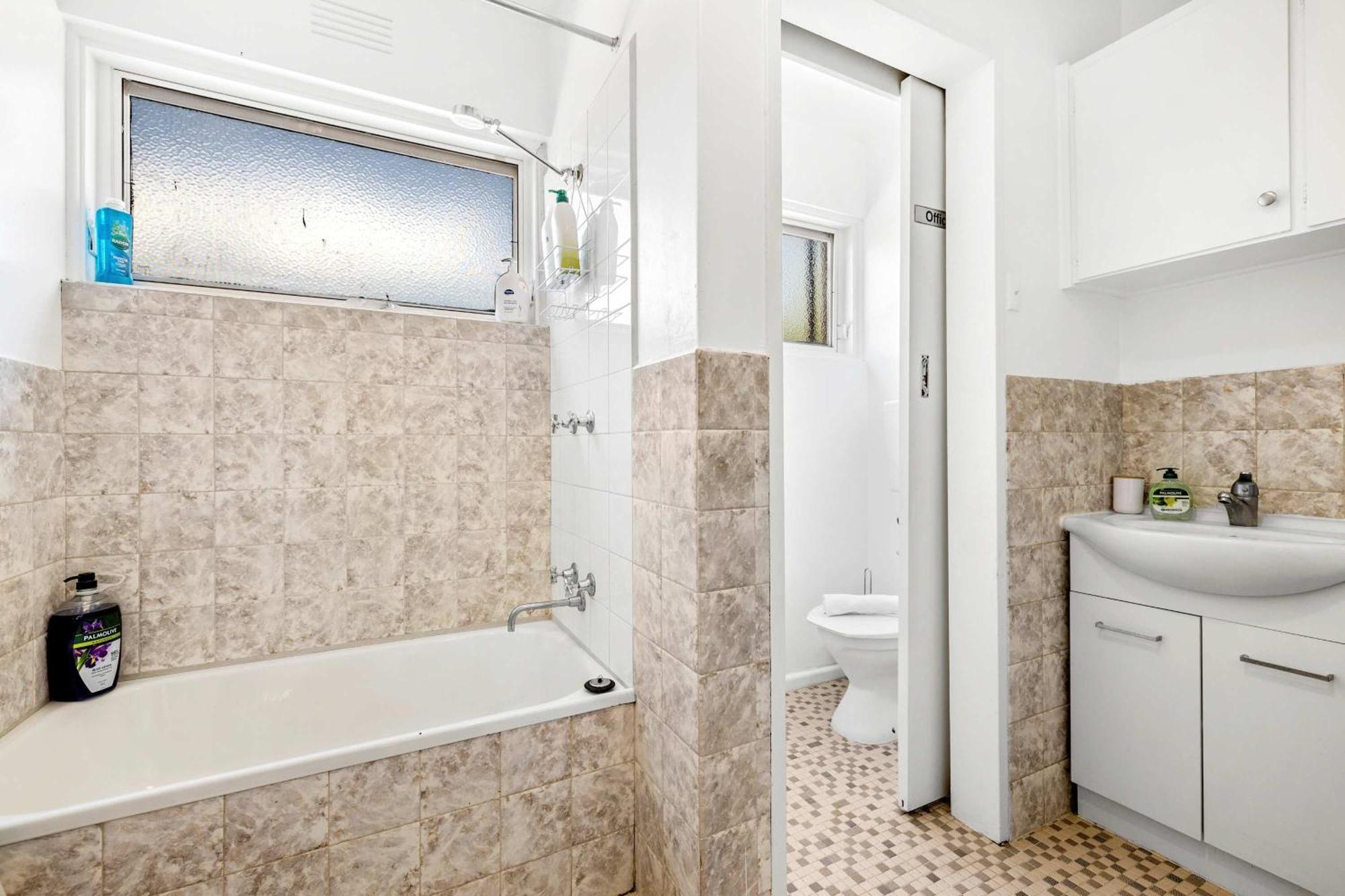 Apartment Spacious 1-bedroom With Car Space *