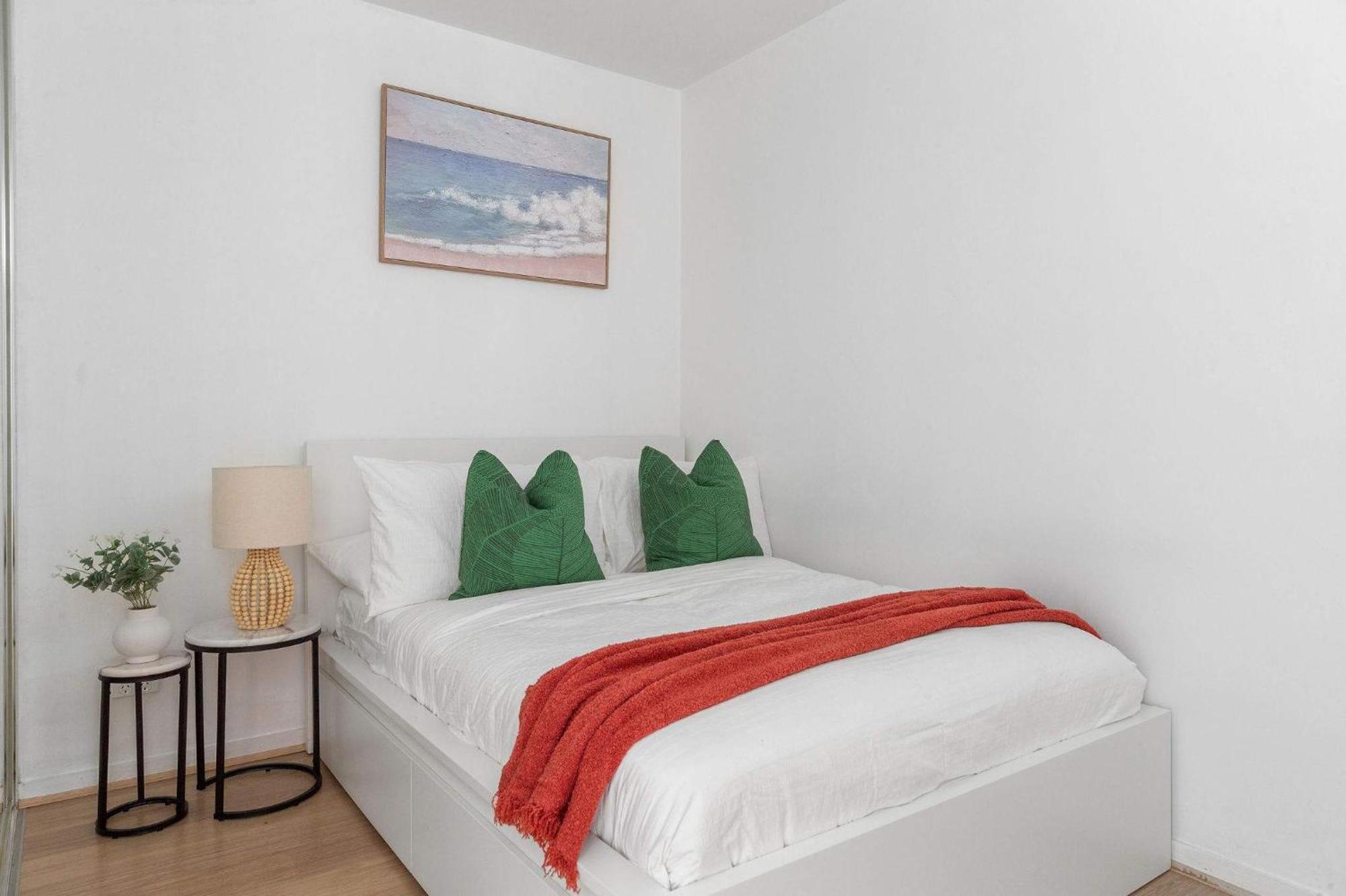 2br Next To With Views Apartment *