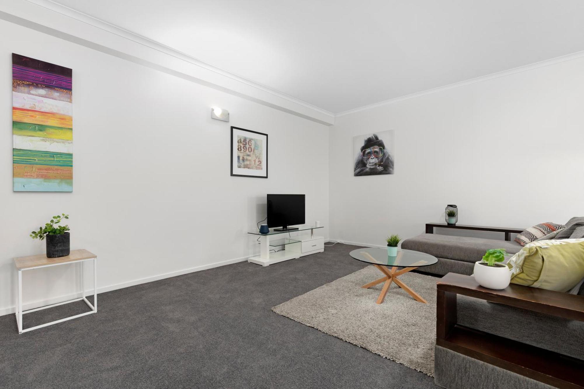 Apartment Complete Host Dodds St Melbourne