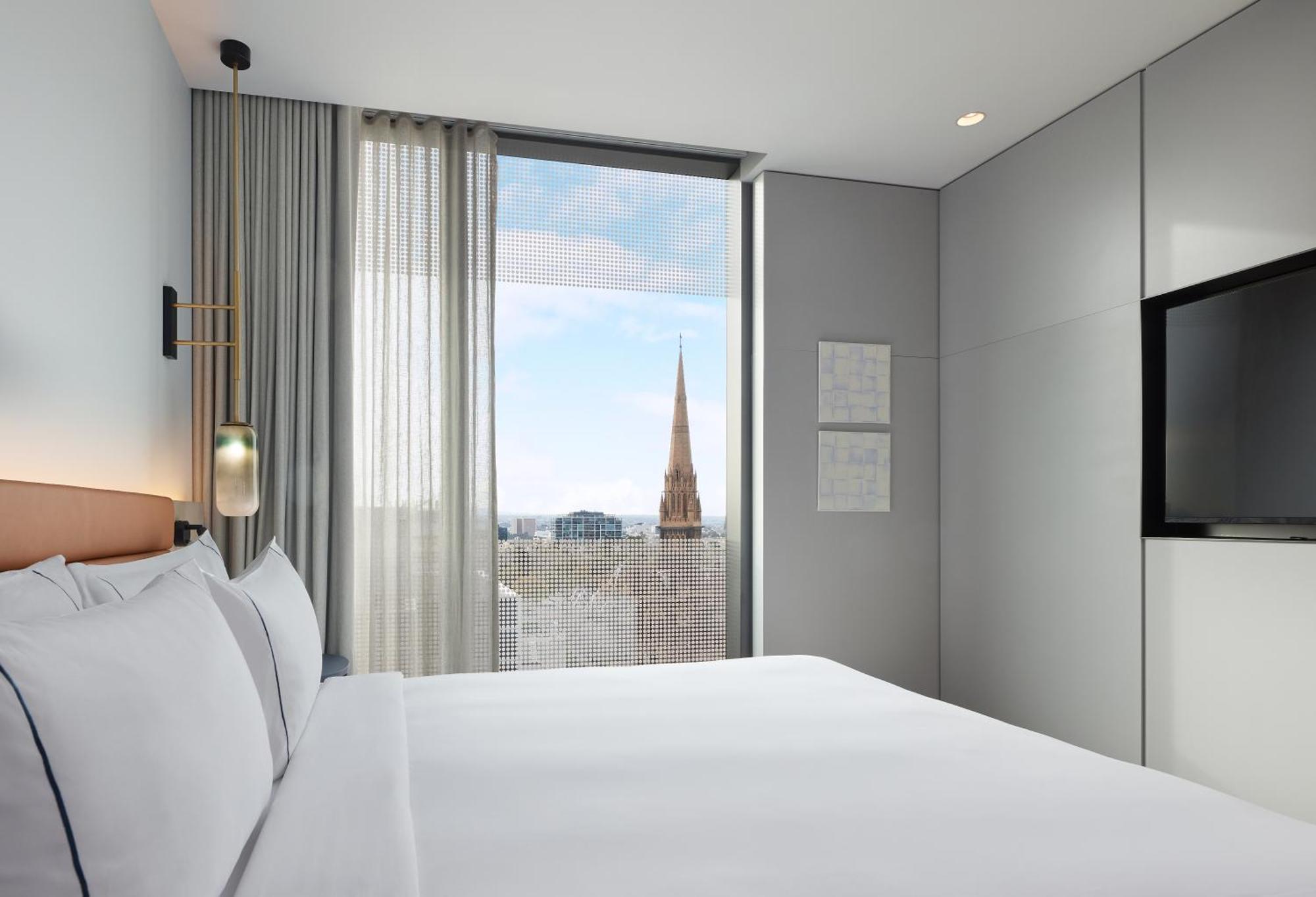 Hotel Lanson Place Parliament Gardens