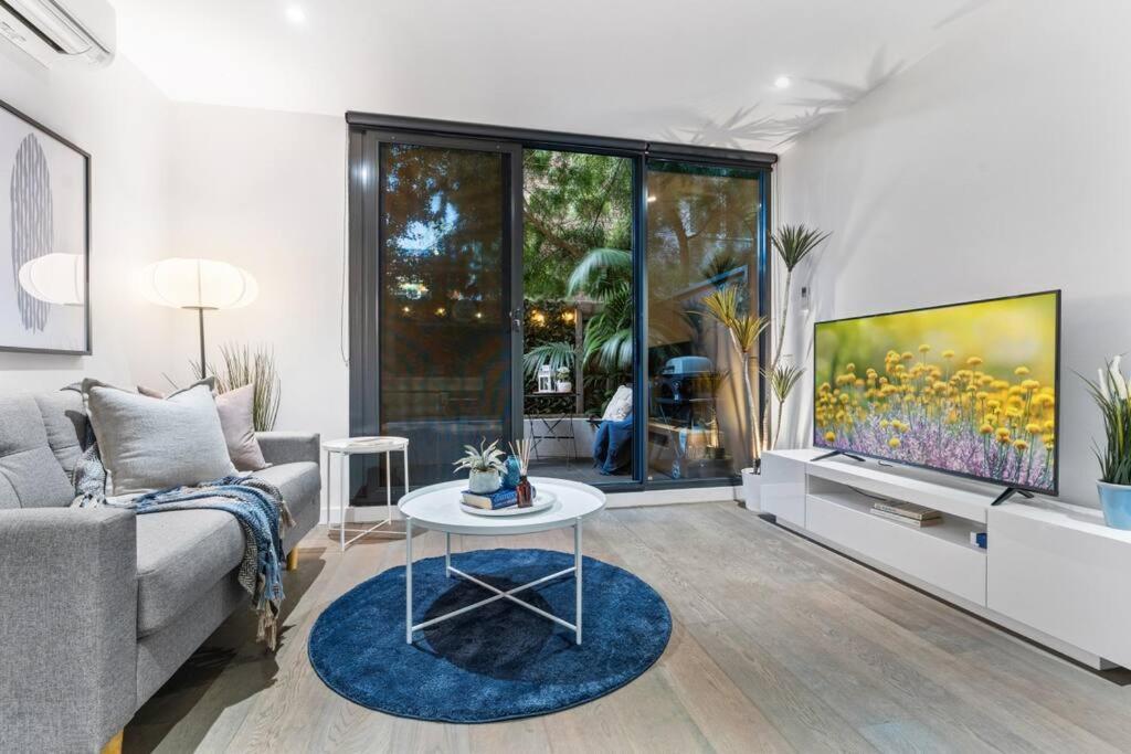 Elwood Beachside Escape *