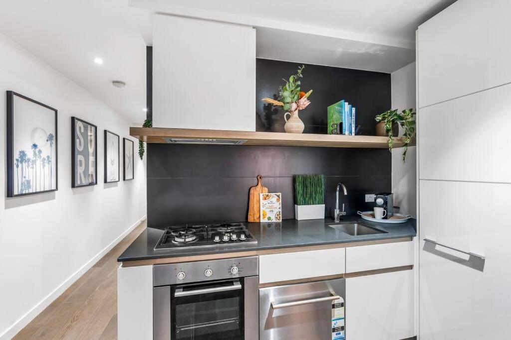 Elwood Beachside Escape Apartment *