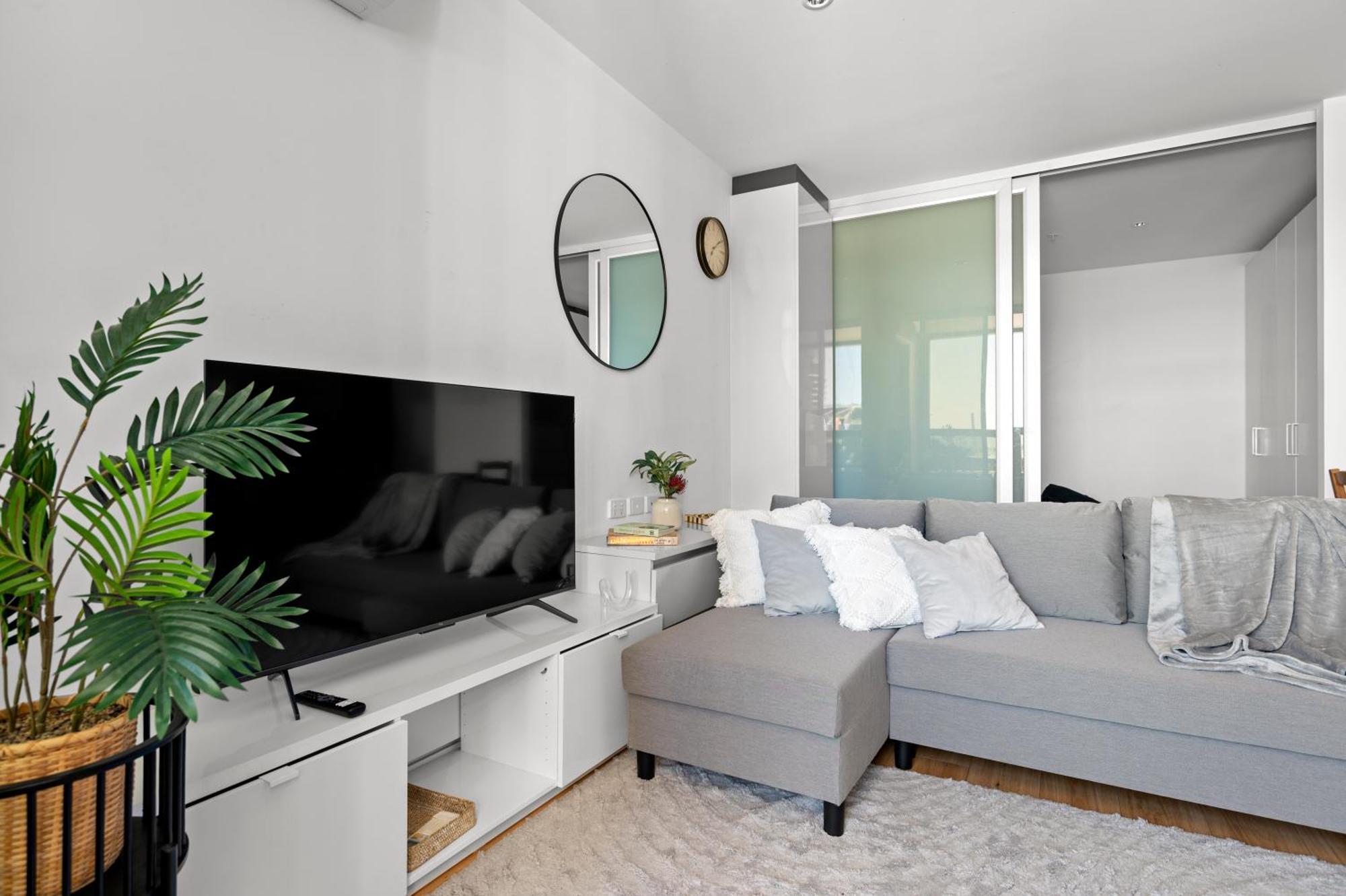 Cozy 2br, Amazing Views, Pool And Gym Apartment