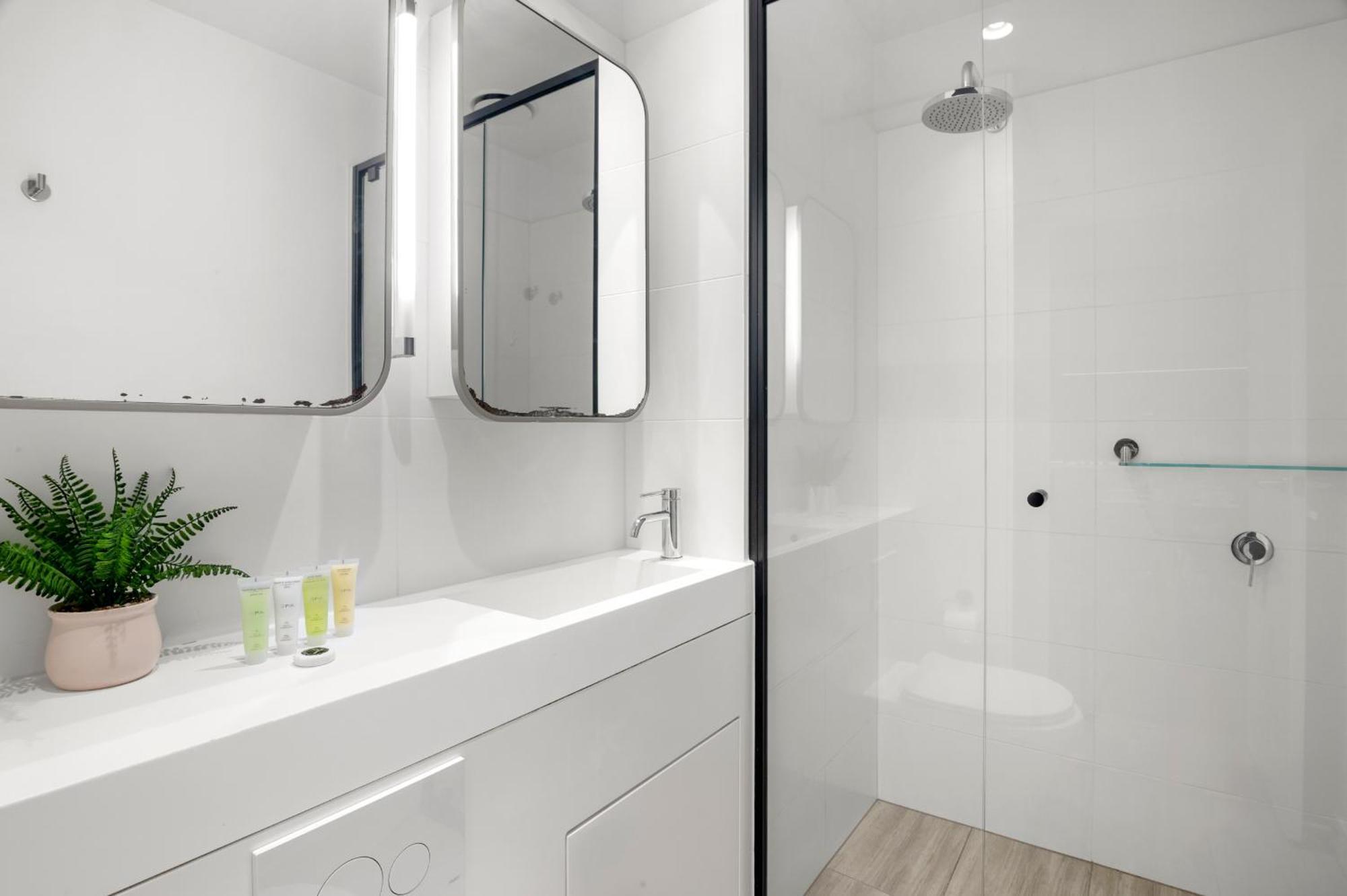 Cozy 2br In Cbd With Pool & Gym Apartment Melbourne