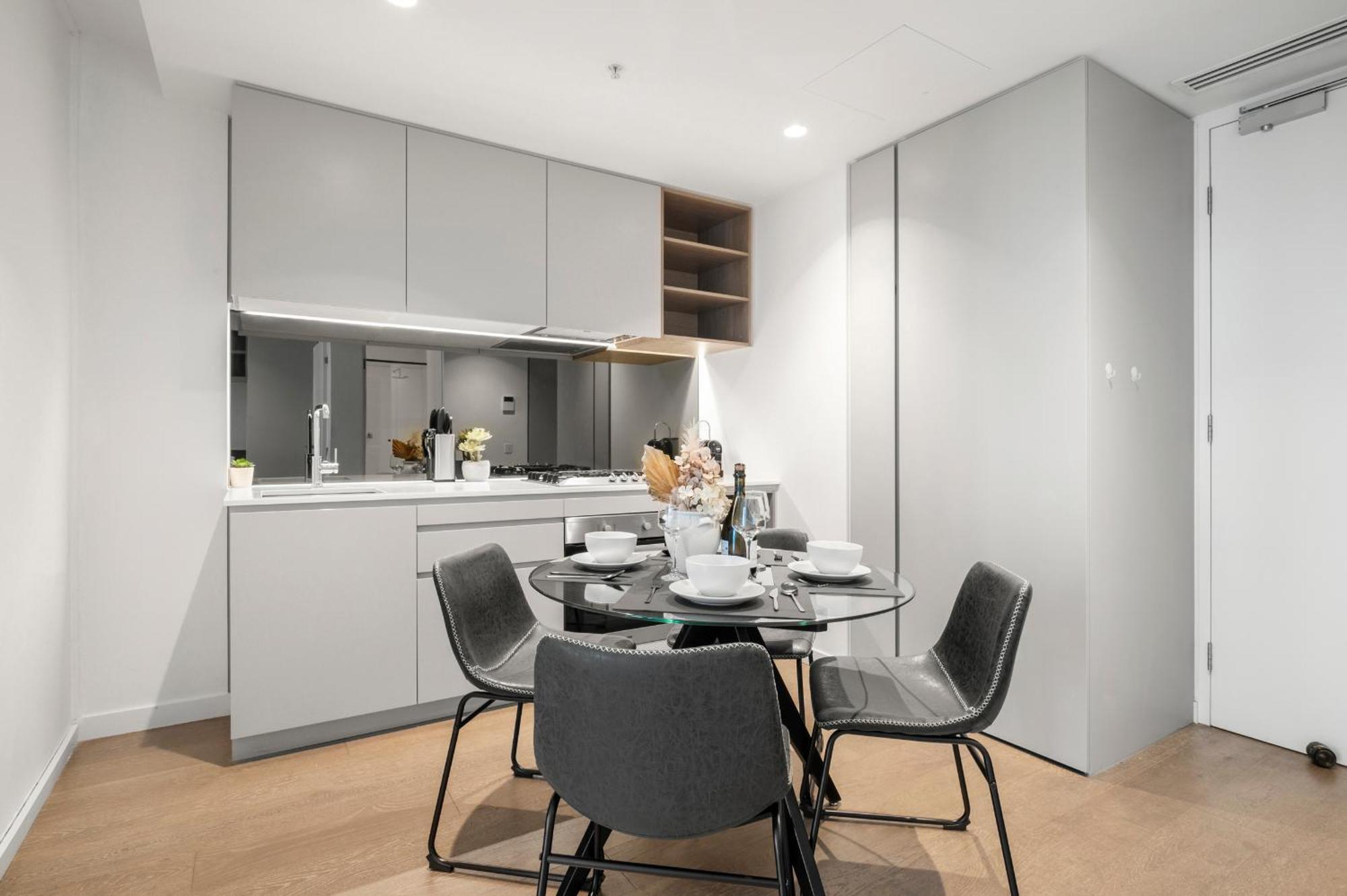 Apartment Cozy 2br In Cbd With Pool & Gym