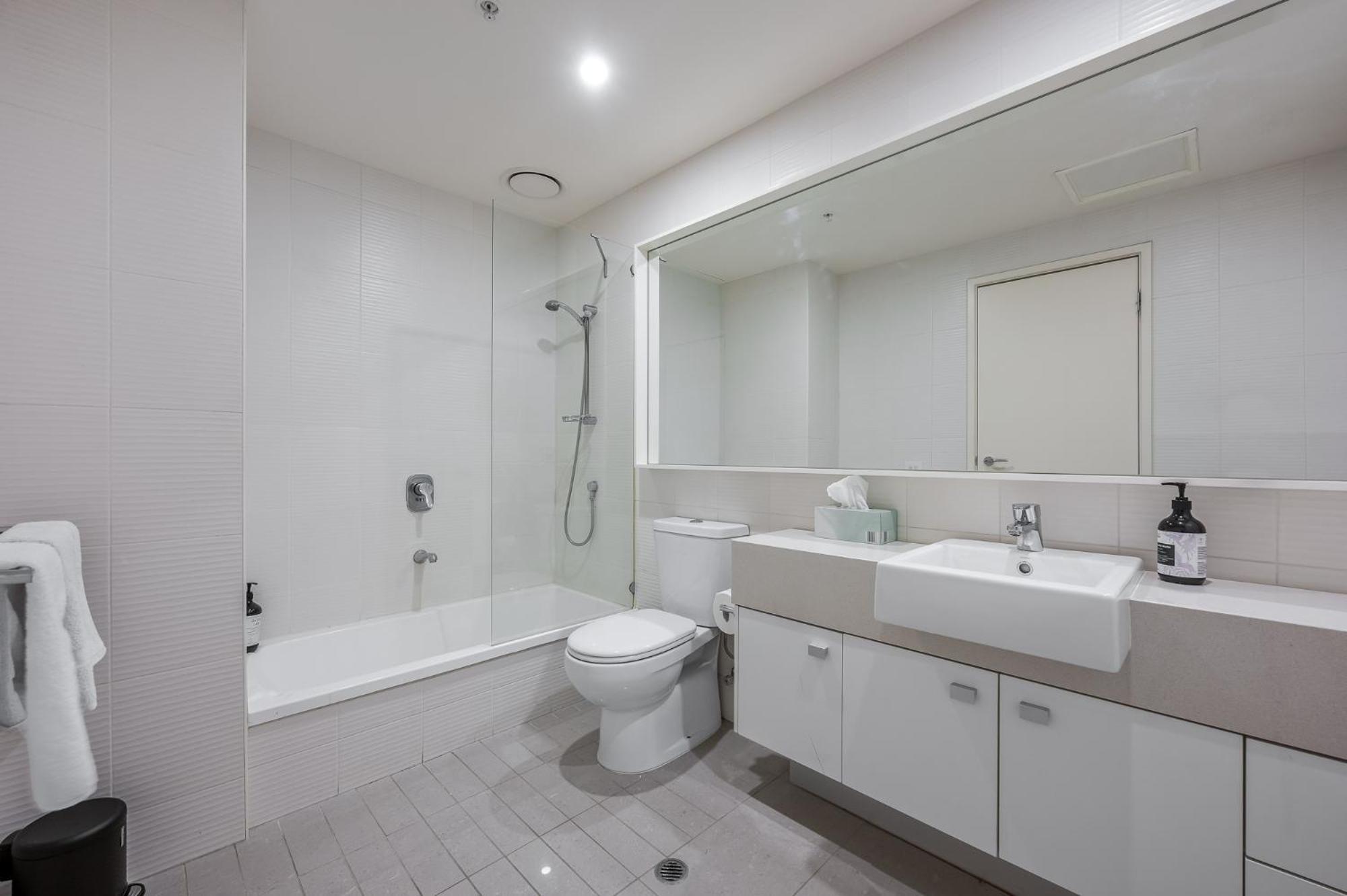 Exclusive - Vue Grande Melbourne
