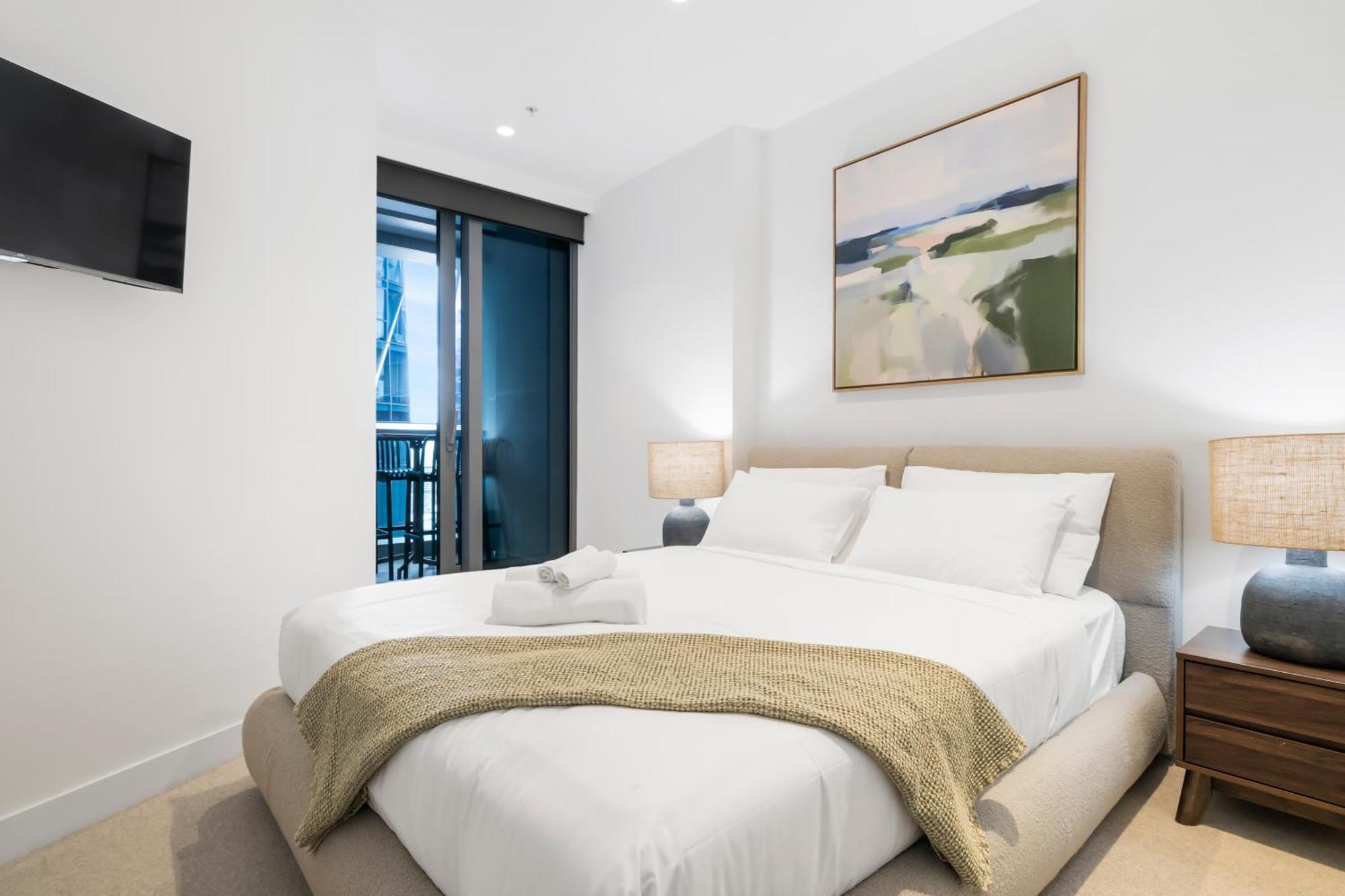 Modern 2br In Location With Balcony And Pool! Melbourne