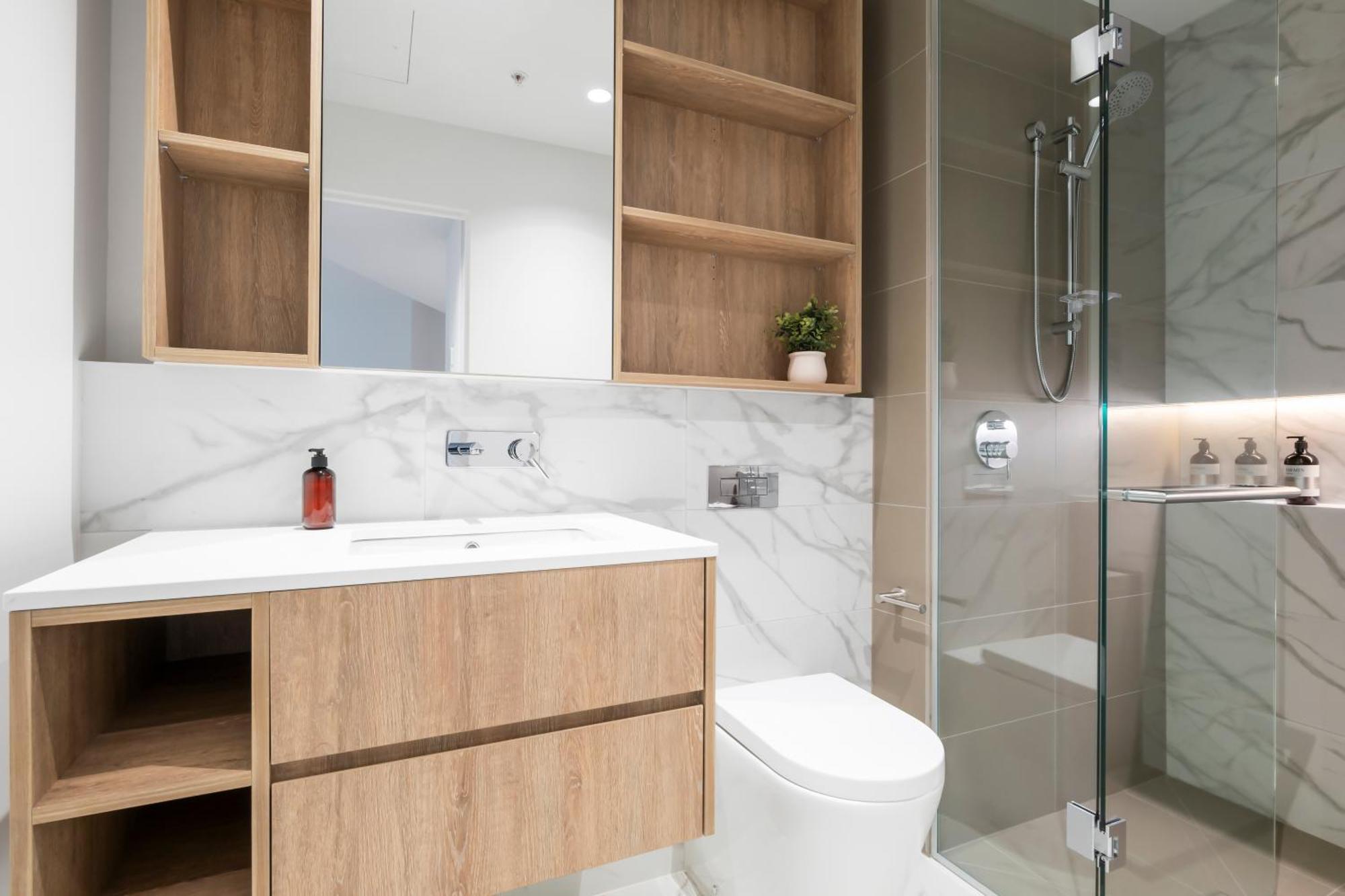 Modern 2br In Location With Balcony And Pool! * Melbourne