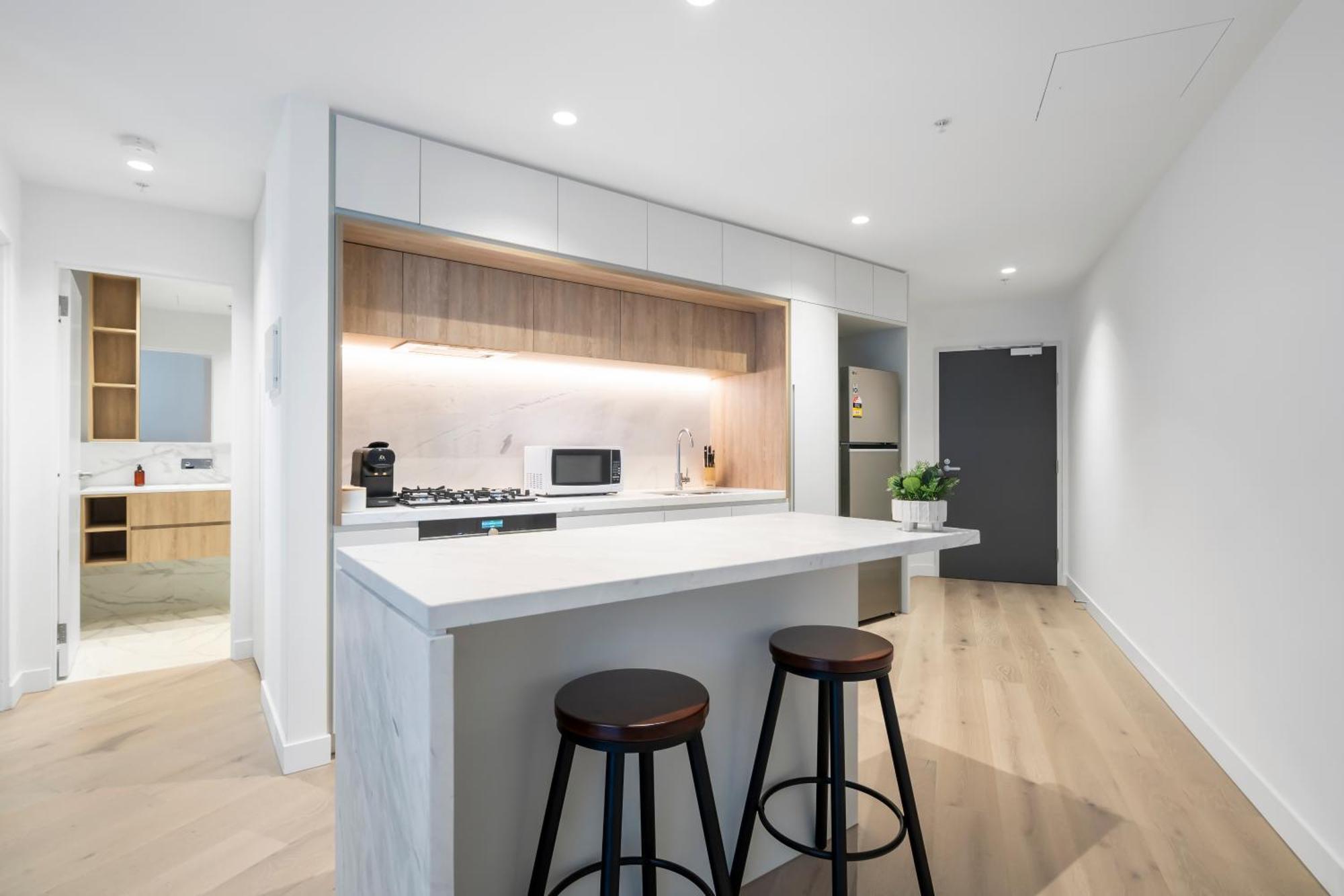 Modern 2br In Location With Balcony And Pool! Apartment