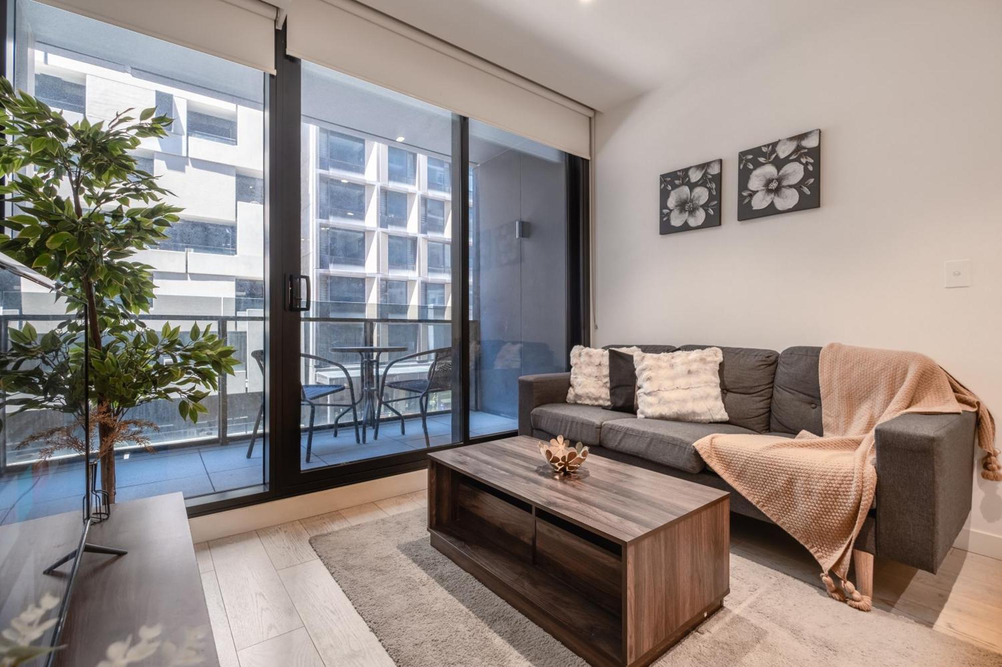Signature South Yarra Style 2br2bafree Parking Apartment Melbourne