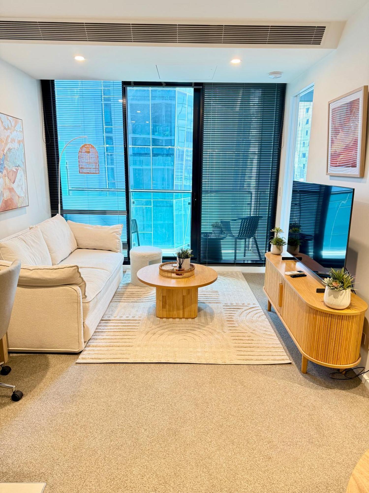 Lonsdale St Cbd Family With Free Parking *