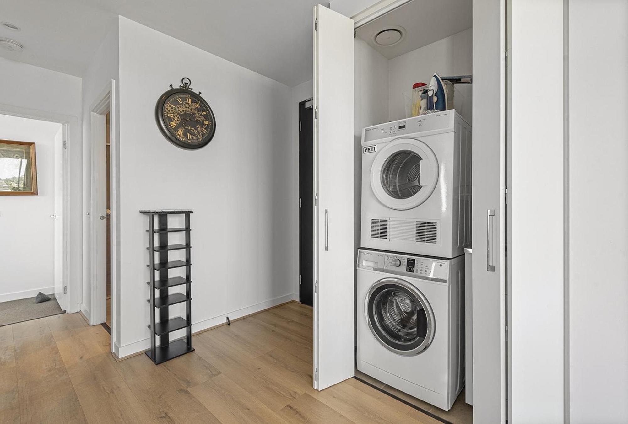 Apartment Bright City-view Retreat In The Heart Of Preston Melbourne