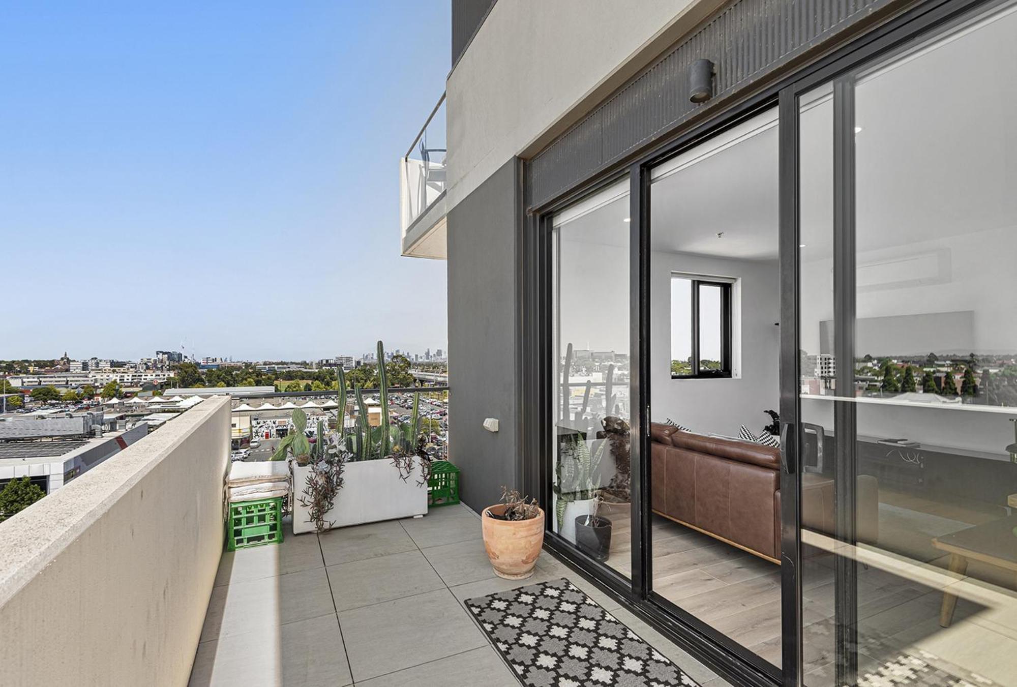 Bright City-view Retreat In The Heart Of Preston Melbourne