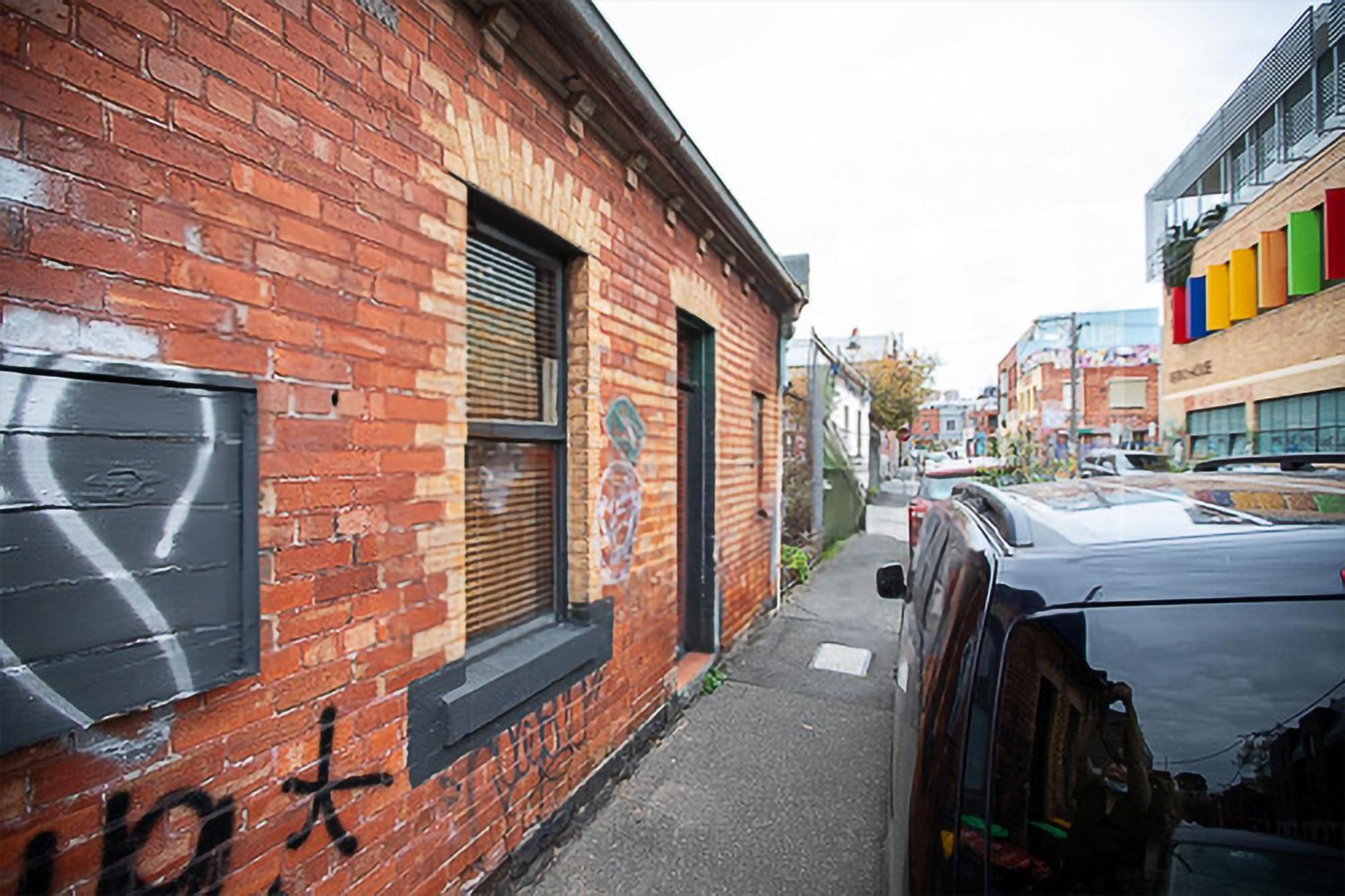 Fitzroy- Private 2-4 Guest #guesthouse #ausgp #directtram #f1 Holiday home *