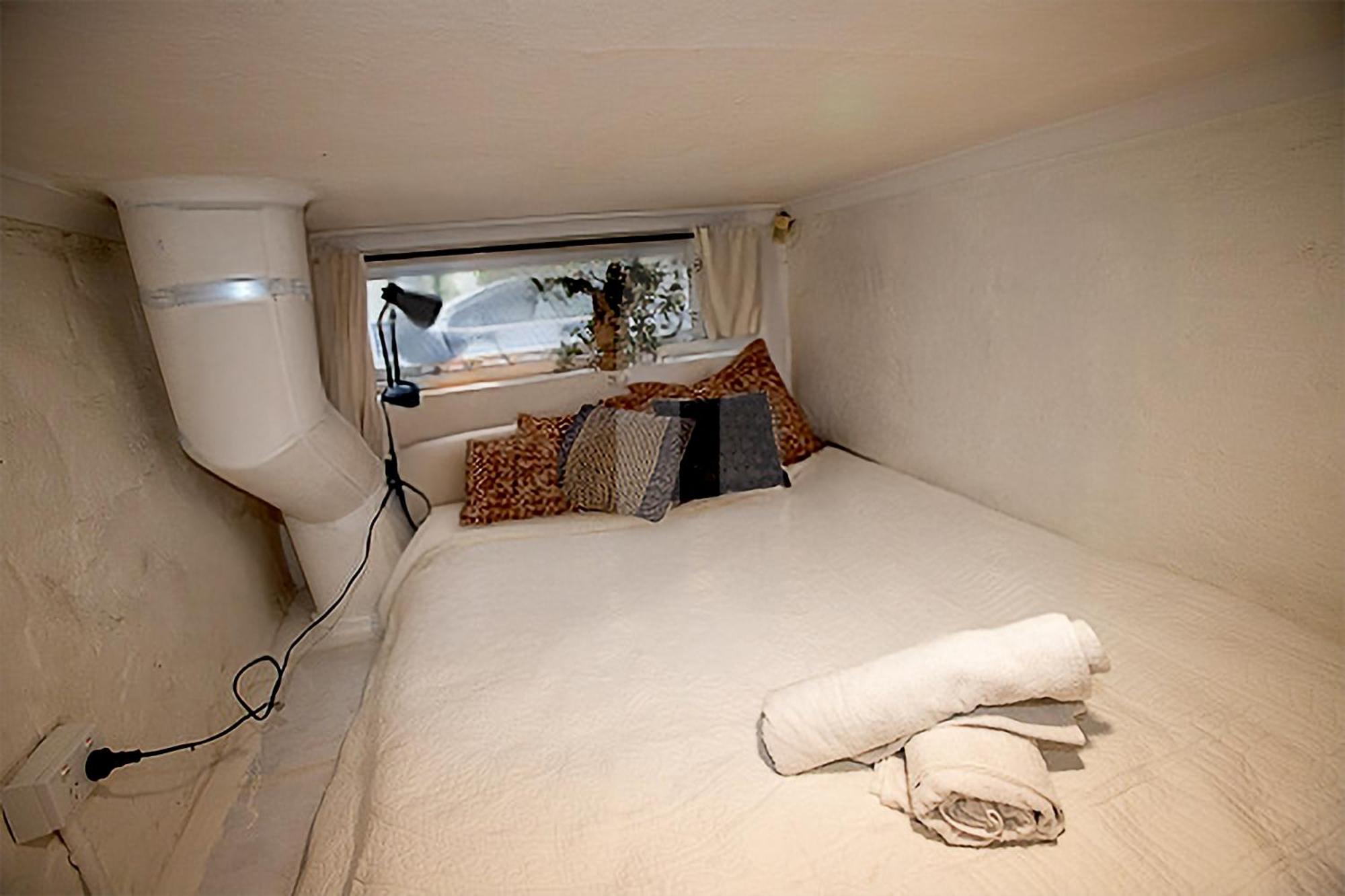 Fitzroy- Private 2-4 Guest #guesthouse #ausgp #directtram #f1 Holiday home