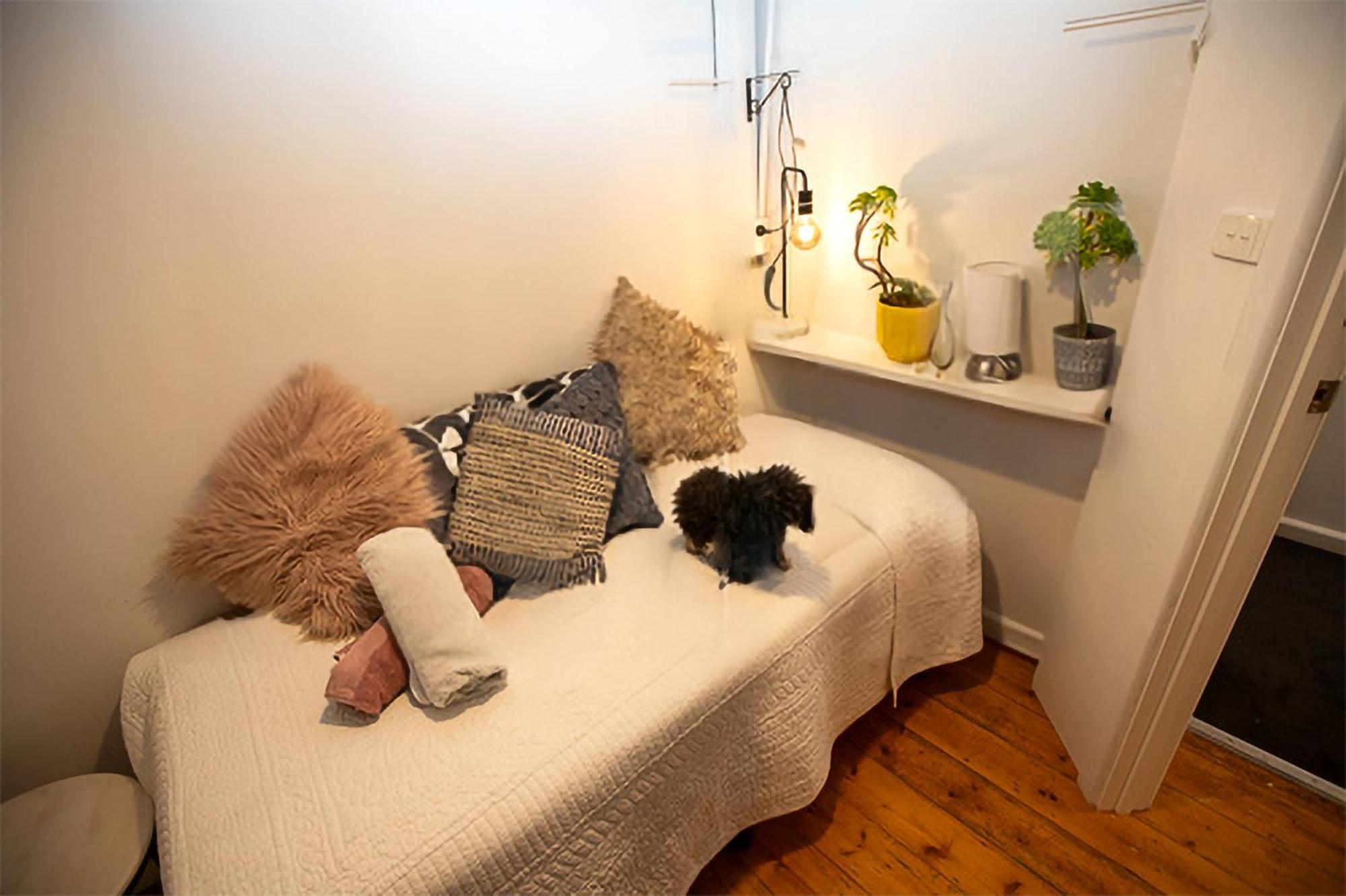 Fitzroy- Private 2-4 Guest #guesthouse #ausgp #directtram #f1 Holiday home