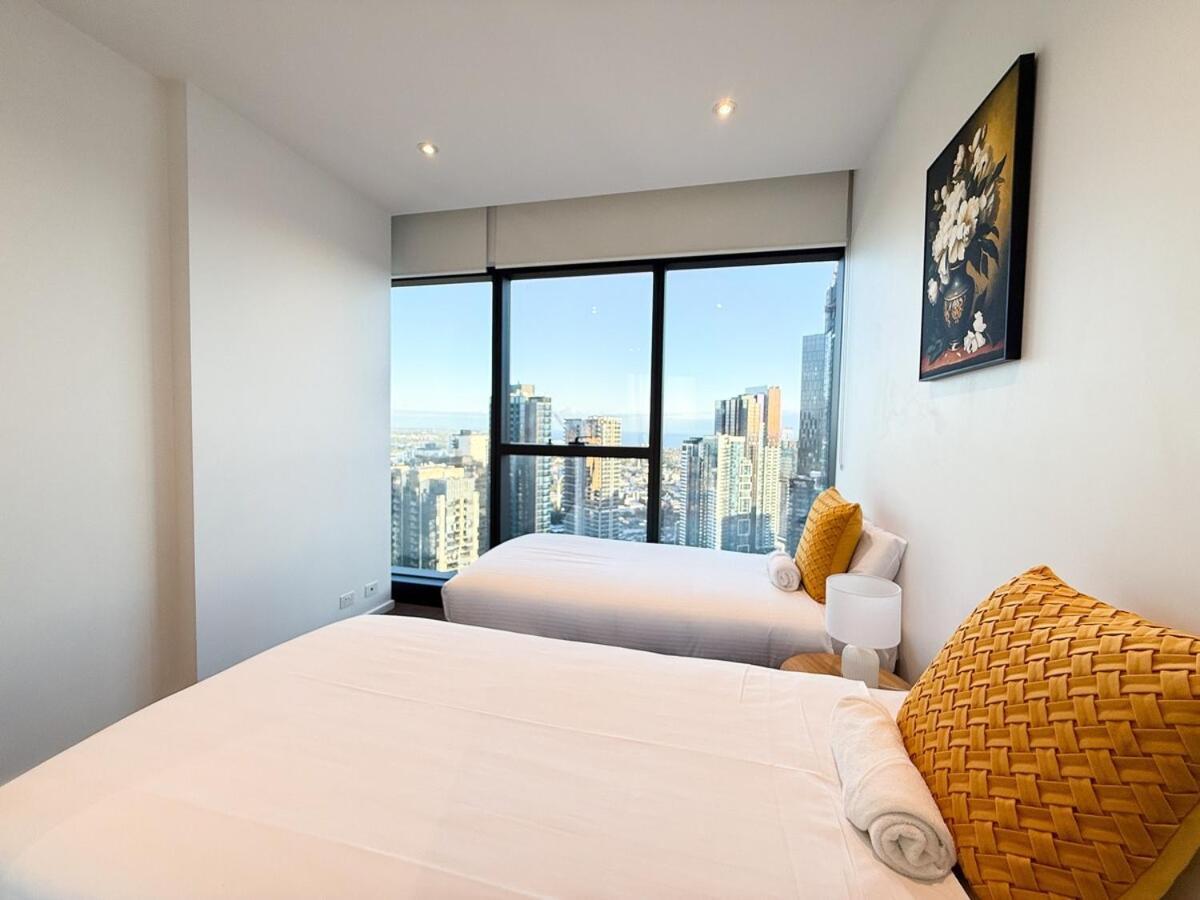 Exclusive Skyline Views 3br Opposite Crown Casino Apartment