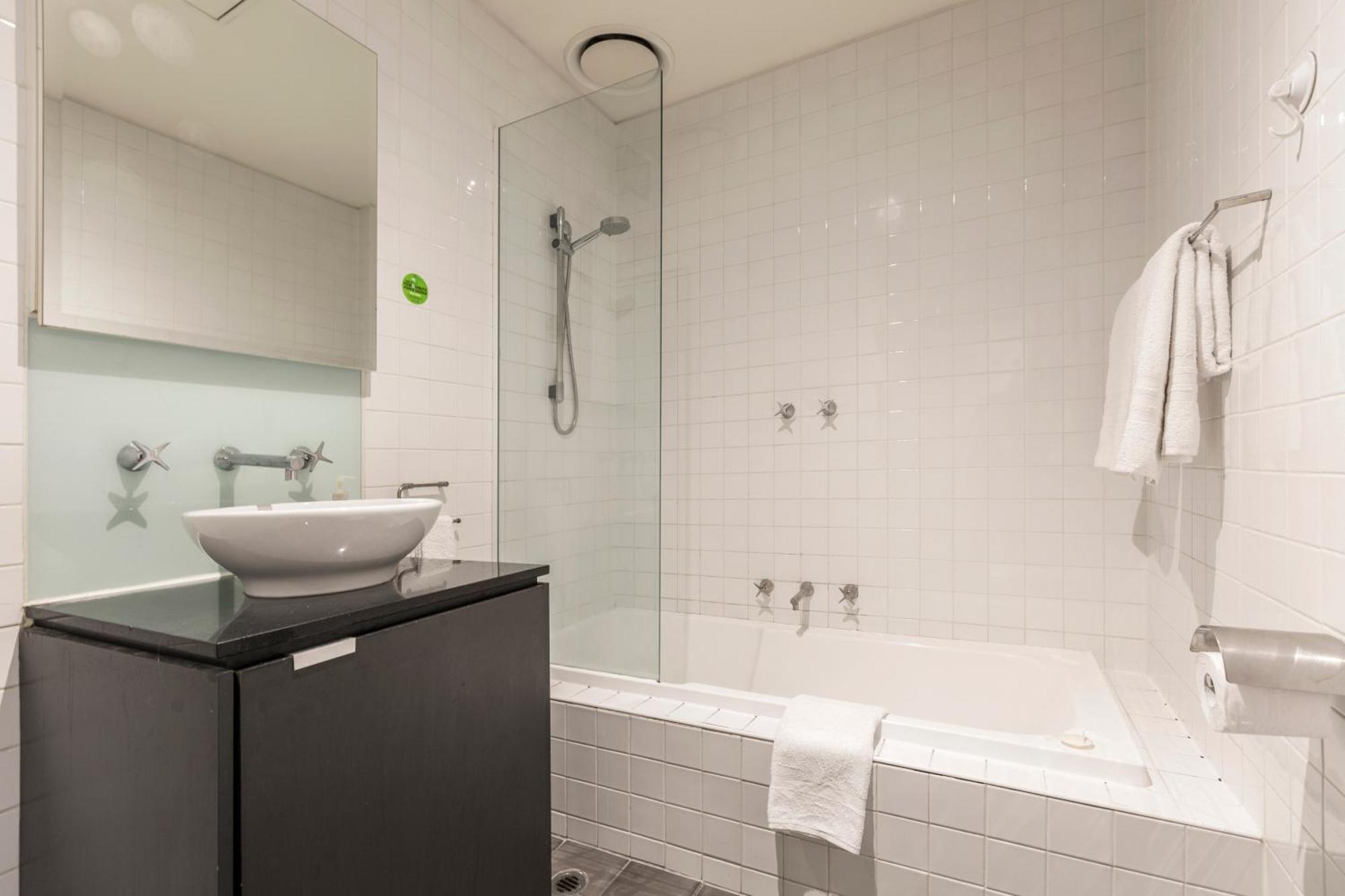 Apartment Centre Collins