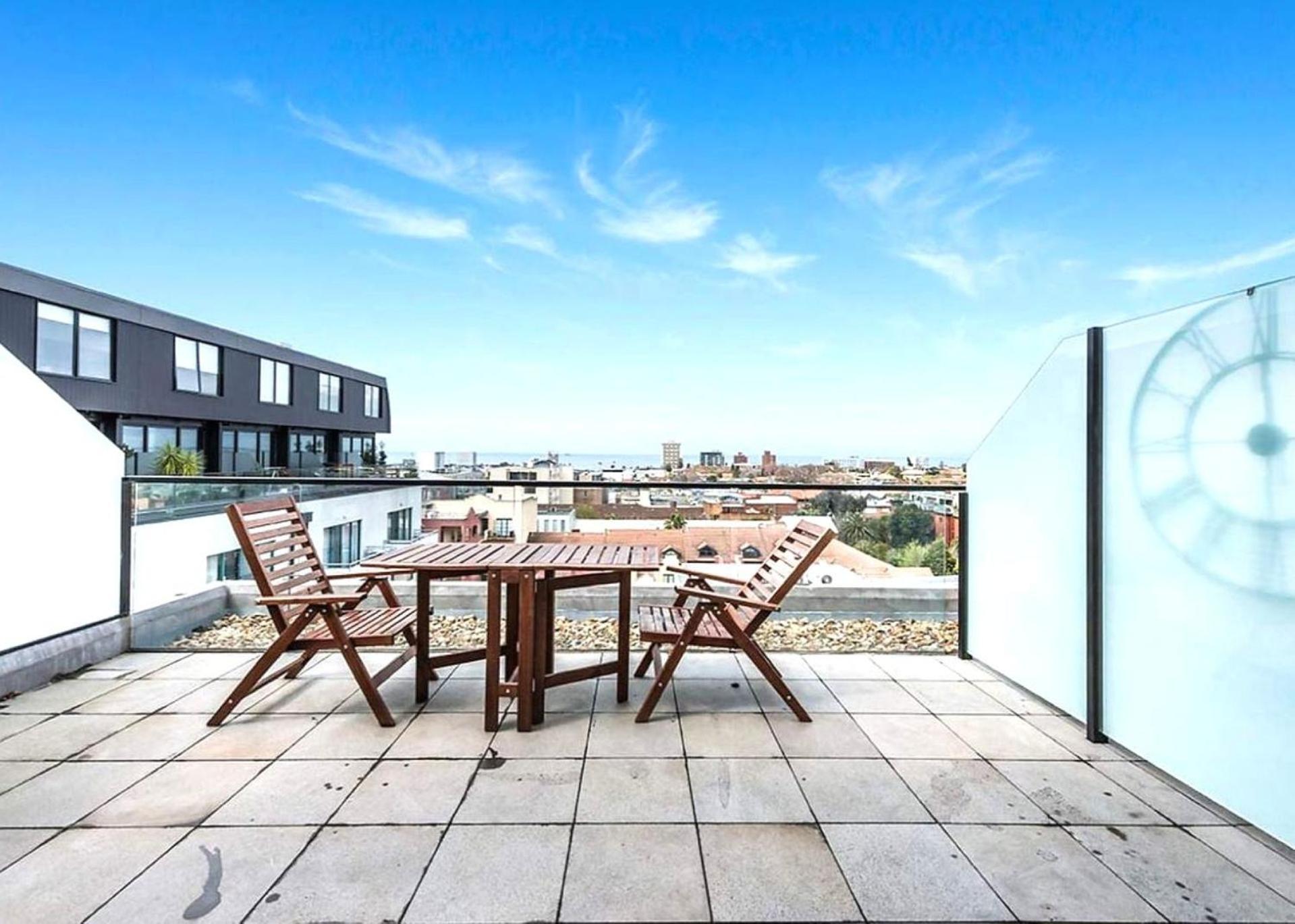 Apartment Stylish 2-bed With Sea Views And Parking