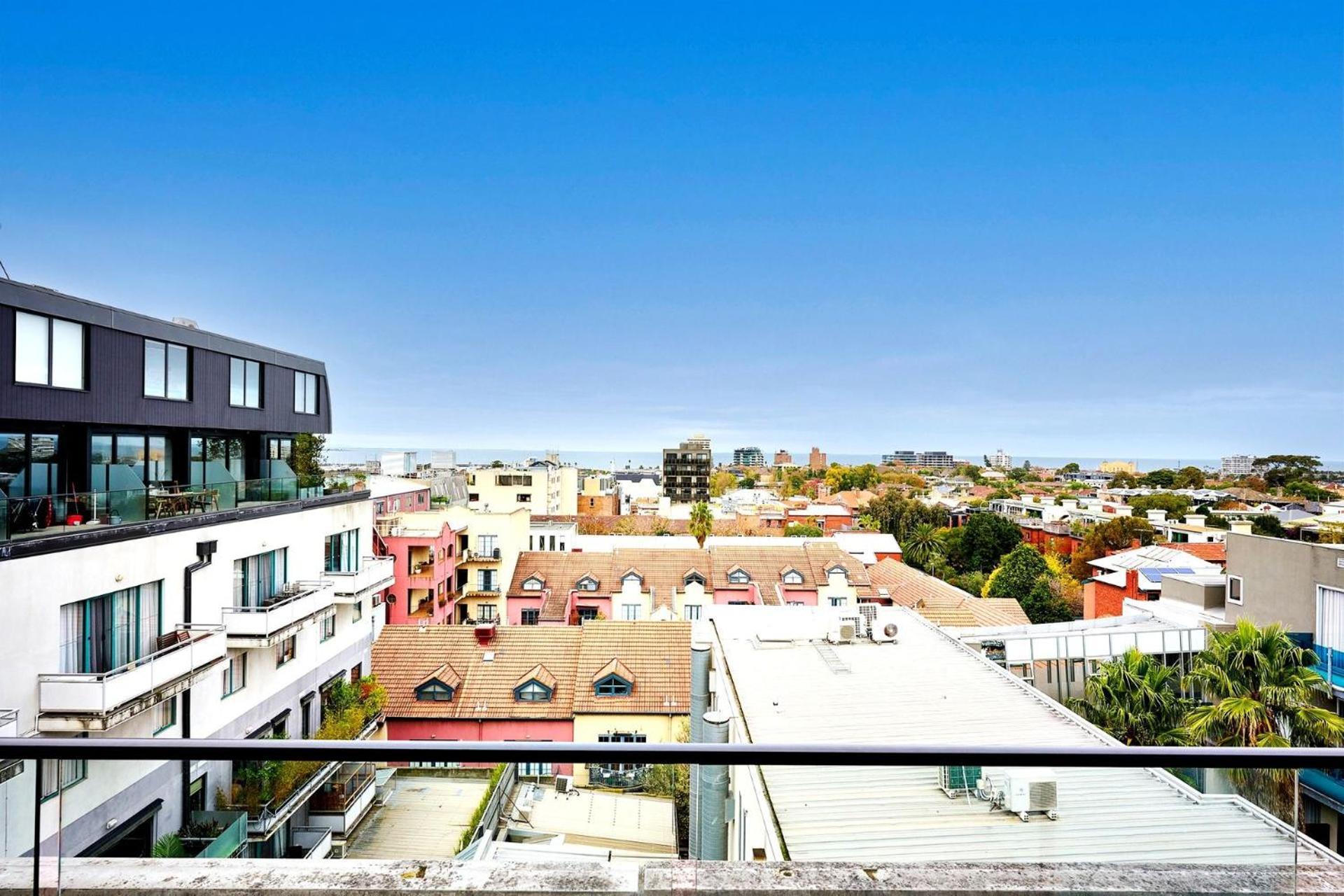 Stylish 2-bed With Sea Views And Parking *