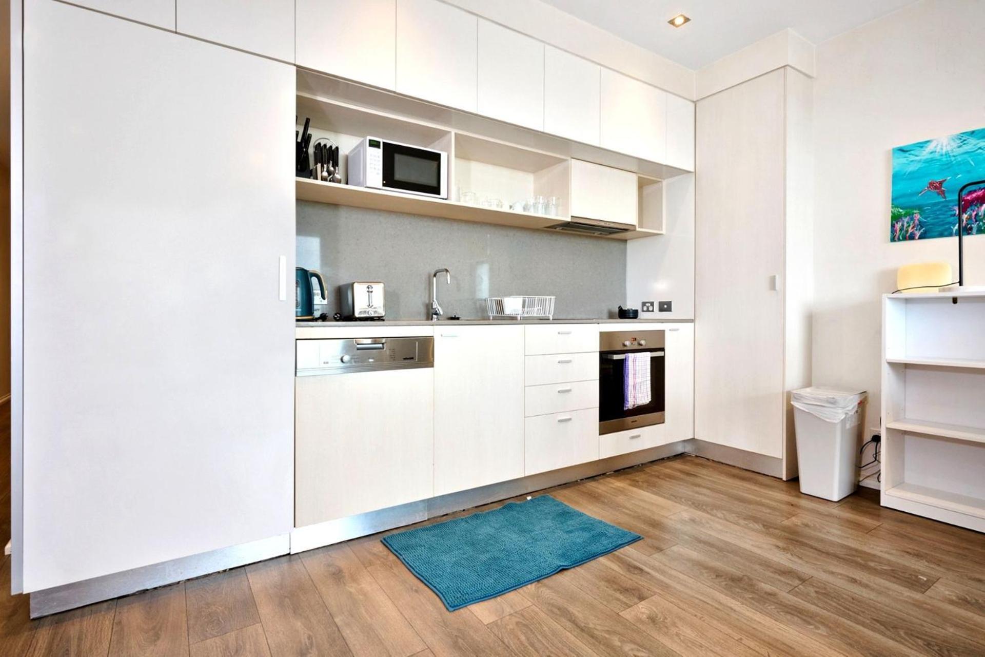 Stylish 2-bed With Sea Views And Parking Apartment