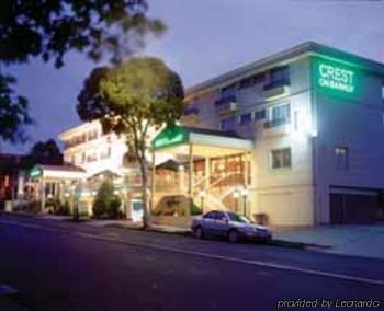 Crest On Barkly Hotel 4*