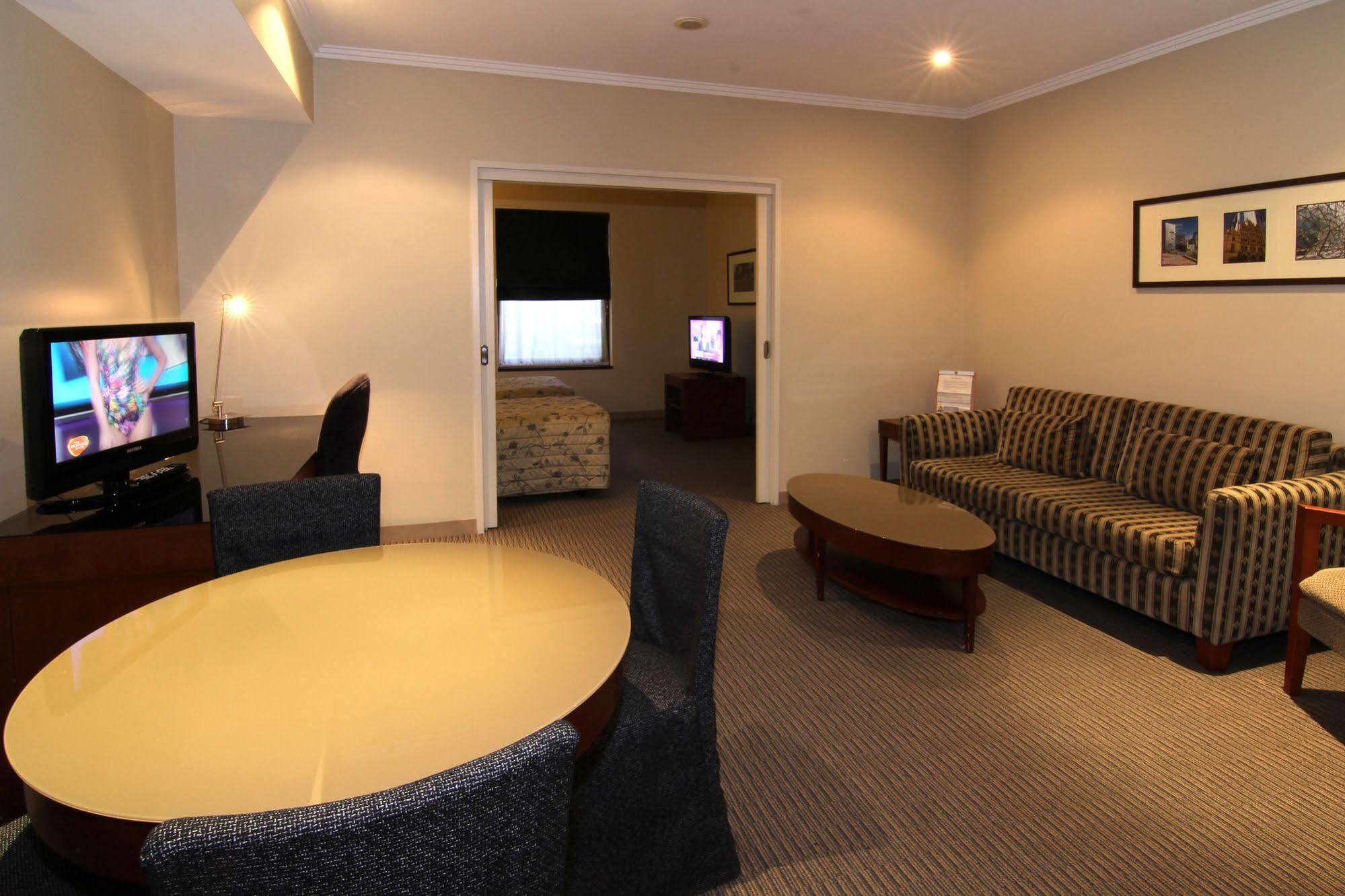 Hotel Batman's Hill On Collins 4*
