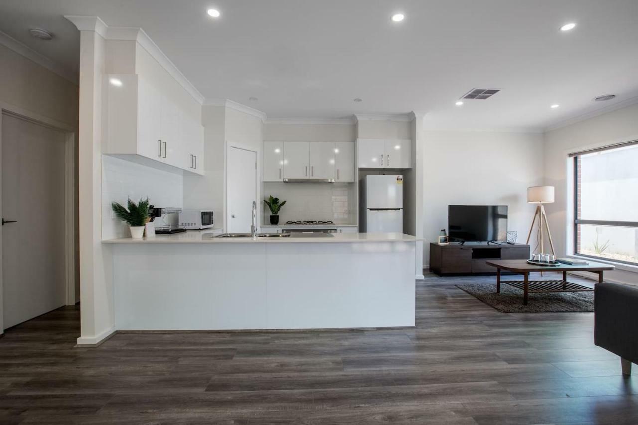 Comfy And Warm In Point Cook Holiday home Melbourne