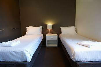 Edge East Aparthotel