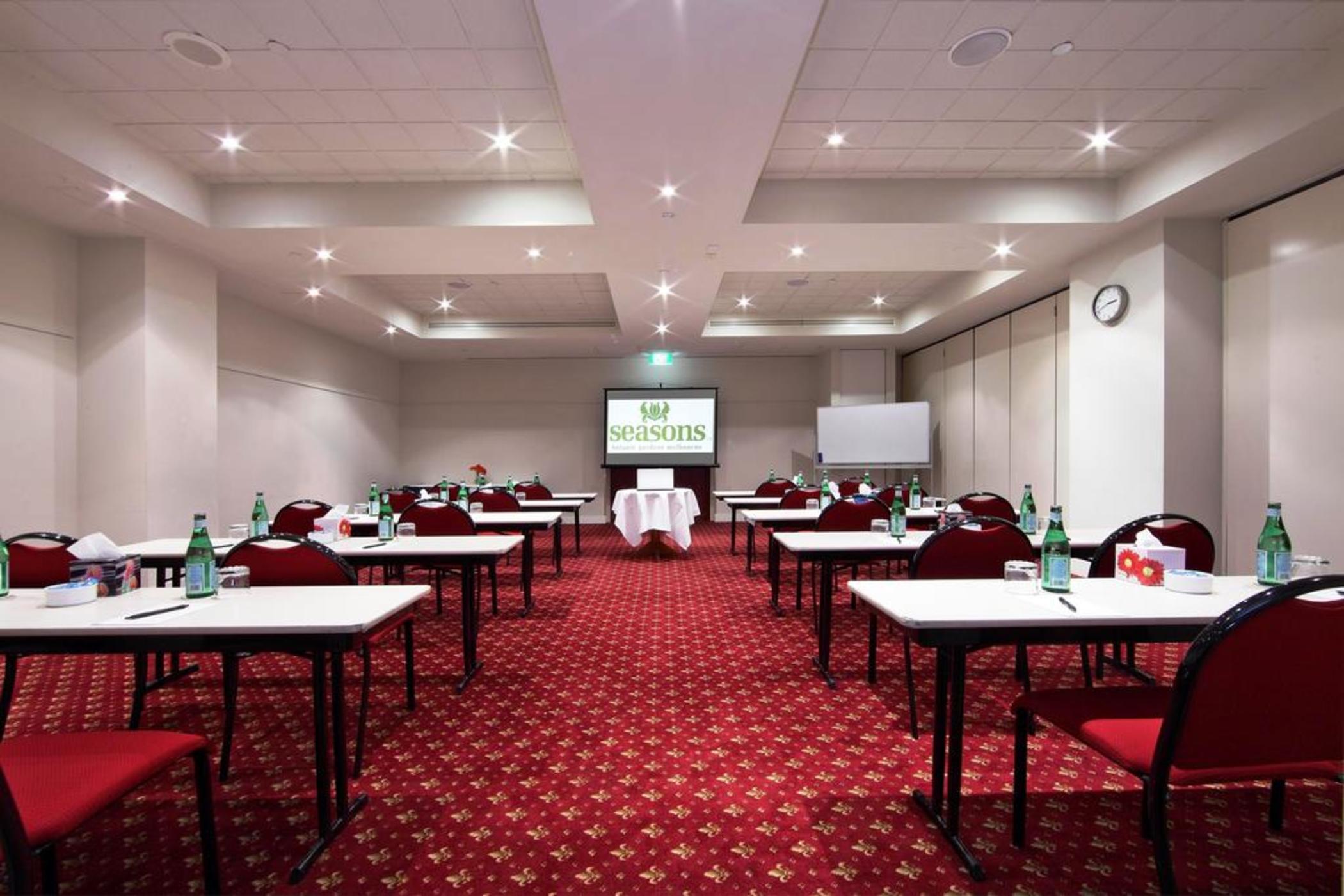 Aparthotel Seasons Botanic Gardens 4*
