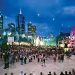 A Comfy & Central 2Br Apt Near Flinders Station