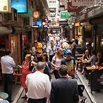 A Comfy & Central 2Br Apt Near Flinders Station