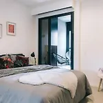 Docklands 2Br Apartment With Parking