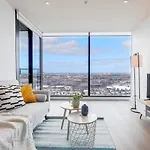 Kozyguru Docklands Luxury Water View Apt 1 Bed Vdo915