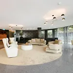 Complete Host Monarc Apartments