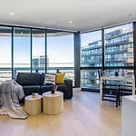 Kozyguru Docklands High Level Waterview 1Bed Pool Vdo883-2009
