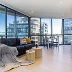 Kozyguru Docklands High Level Waterview 1Bed Pool Vdo883-2009