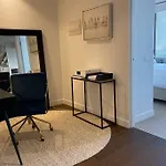 Luxury 1Br + Study Near Mcg, Tennis Centre & City